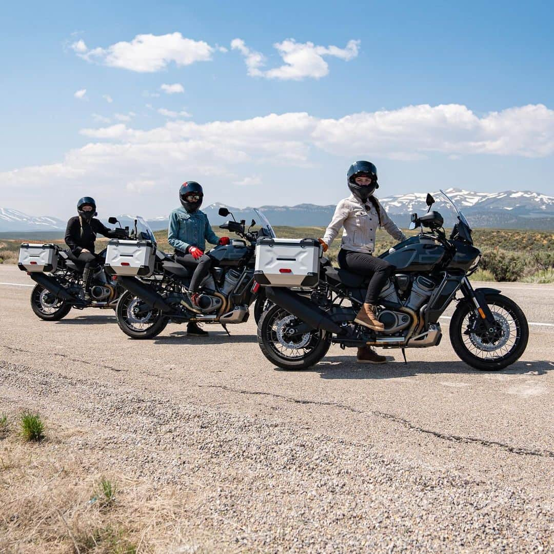 Harley-Davidsonさんのインスタグラム写真 - (Harley-DavidsonInstagram)「Riding is more rad with loved ones and @EagleRider.​  #HarleyDavidson #EagleRider」11月21日 1時05分 - harleydavidson