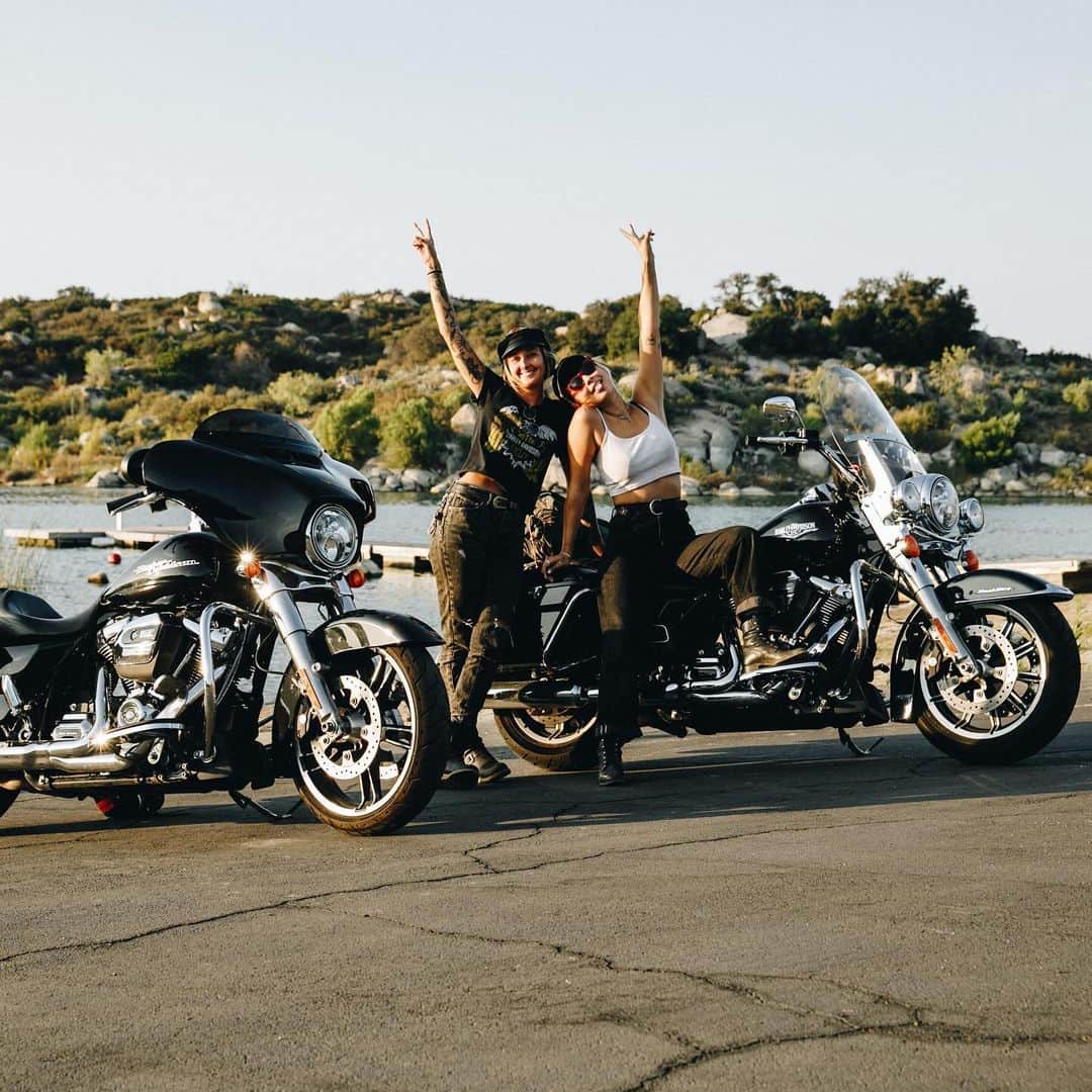 Harley-Davidsonさんのインスタグラム写真 - (Harley-DavidsonInstagram)「Riding is more rad with loved ones and @EagleRider.​  #HarleyDavidson #EagleRider」11月21日 1時05分 - harleydavidson