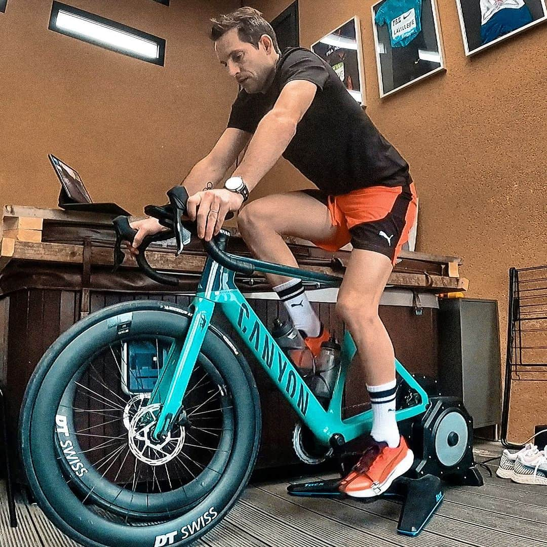 ルノー・ラビレニのインスタグラム：「J+67 🚴🏼👌🏼 Le travail continue et ça avance bien… avec toujours un peu de vélo pour bien échauffer en attendant la reprise de course dans quelques semaines 🙌🏼」