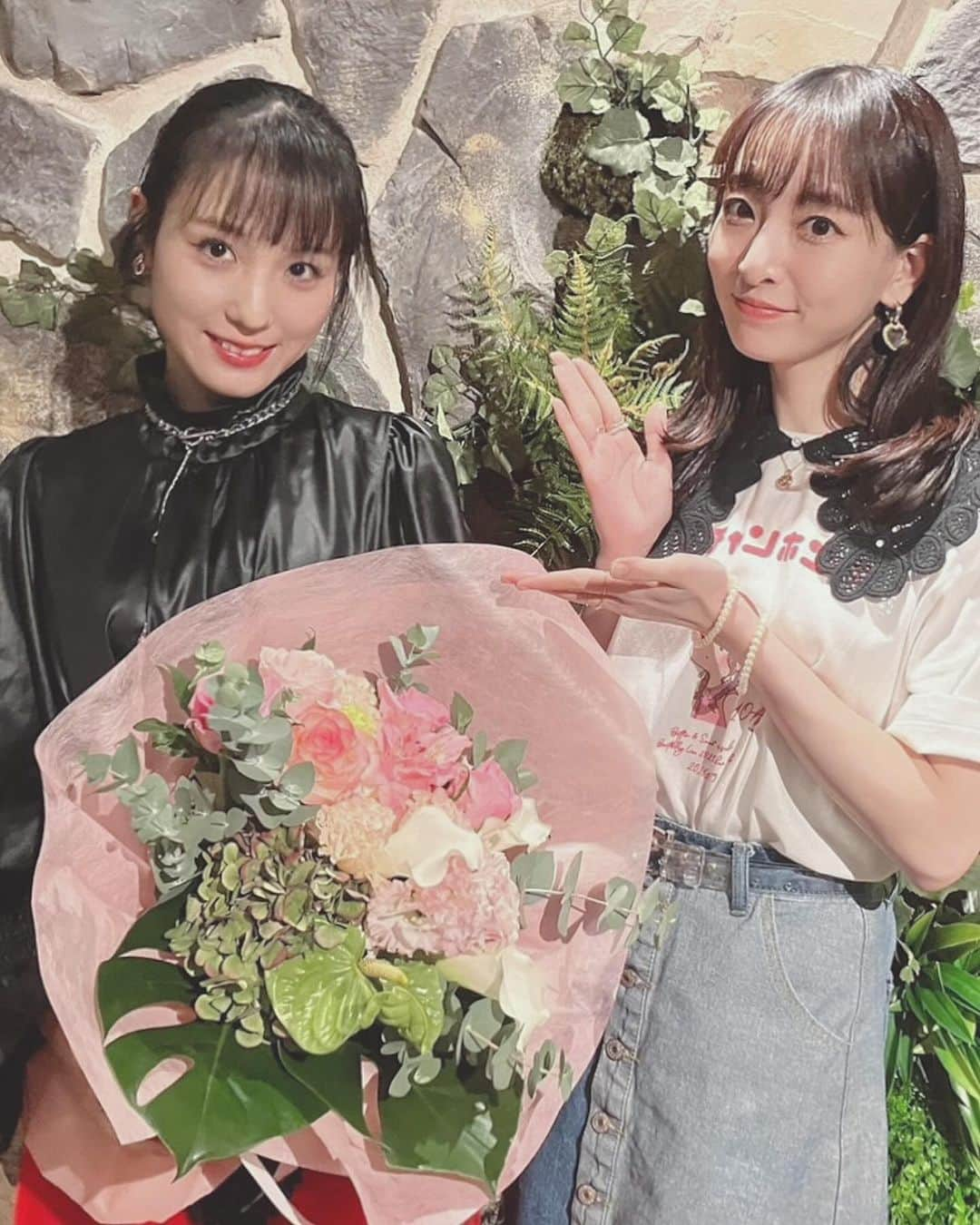 長谷川萌美さんのインスタグラム写真 - (長谷川萌美Instagram)「💐🎂💐❤️💐 あさひちゃんお誕生日おめでとう💐 昨日のバースデーライブの写真とともに🎂 新たな素敵な素敵な一年になりますように😌✨」11月21日 1時21分 - moemi_hasegawa