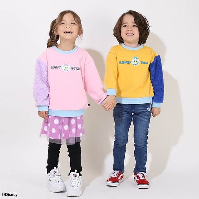 BABYDOLL(子ども服ブランド ベビードール)さんのインスタグラム写真 - (BABYDOLL(子ども服ブランド ベビードール)Instagram)「＼NEW／ ペアコーデにおすすめ♪ 後ろから見ると袖部分が手を繋いでいるデザイン◎  ■ディズニー てつなぎトレーナー 9052K 80-120cm ¥3960(税込)  #ミッキー#ミニー#ミキミニ#ミキミニコーデ#ドナデジ#ドナルド#ドナルドダック #デイジー#ペアコーデ #ディズニー#disney#ディズニーコーデ#リンクコーデ #おそろコーデ #お揃いコーデ #むすめふく#女の子服#女の子ママ#娘コーデ#むすこーで#男の子コーデ#男の子ママ#男の子服#キッズコーデ#子供服#こどもふく#キッズ服 #ベビド#ベビド着てみた」11月20日 16時30分 - babydoll_official