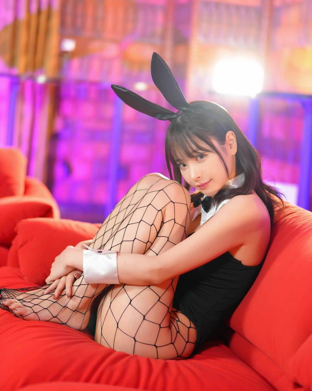 桃乃木かなのインスタグラム：「🐇🖤  #撮影」