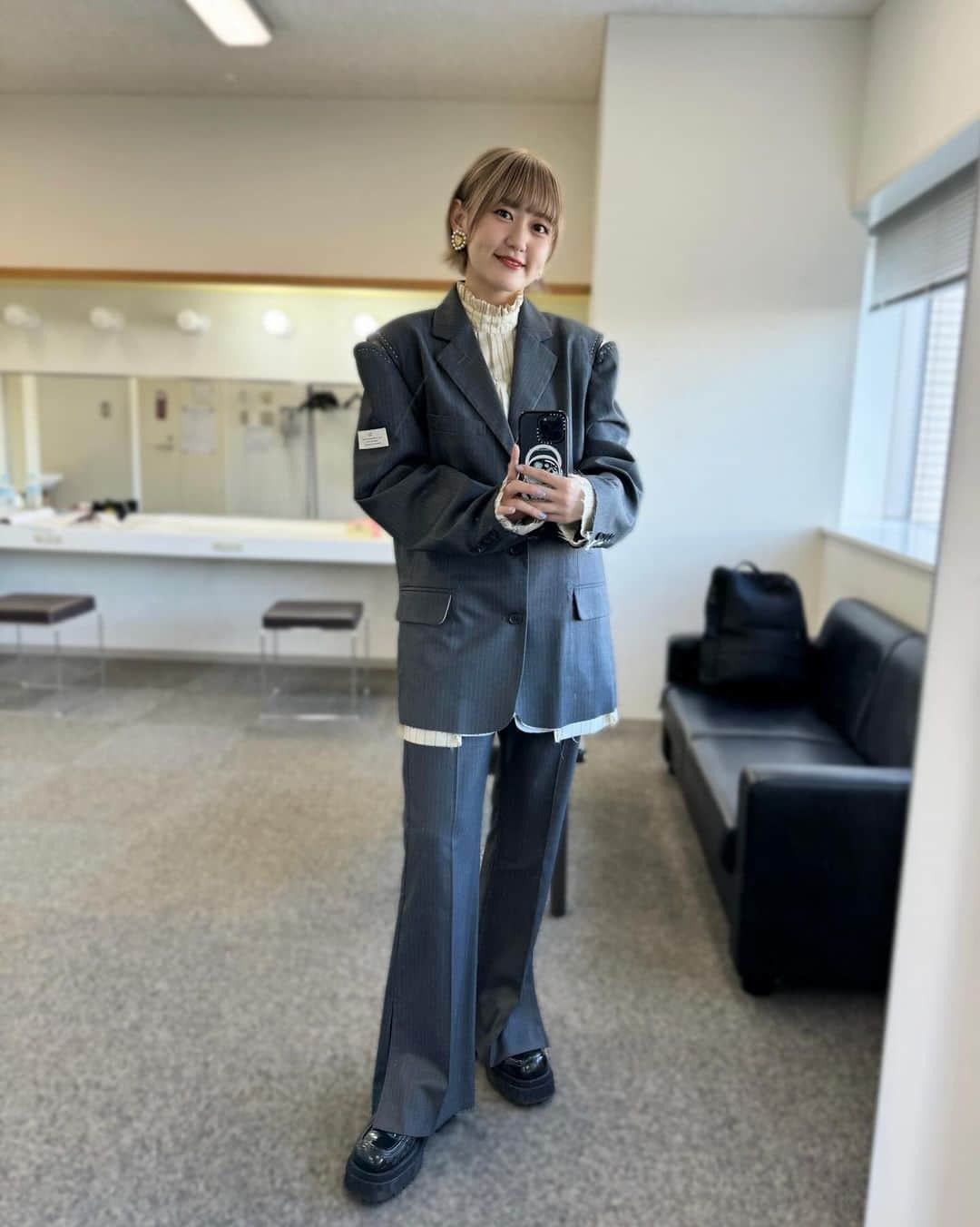 高木美佑さんのインスタグラム写真 - (高木美佑Instagram)「2023.11.19🎤  第12回国際声優コンテスト「声優魂」 決勝大会 表彰式 アシスタントMCとしての出演でした！  夢を追いかけている中高生の皆さんの一生懸命な姿がとても素敵だったなぁ👏  お洋服は #neithtokyo のセットアップ🩶 裏地と同じ生地のブラウスもかわよです☺️  #みゅー服 #ootd #声優魂」11月20日 16時58分 - miyu_takagi