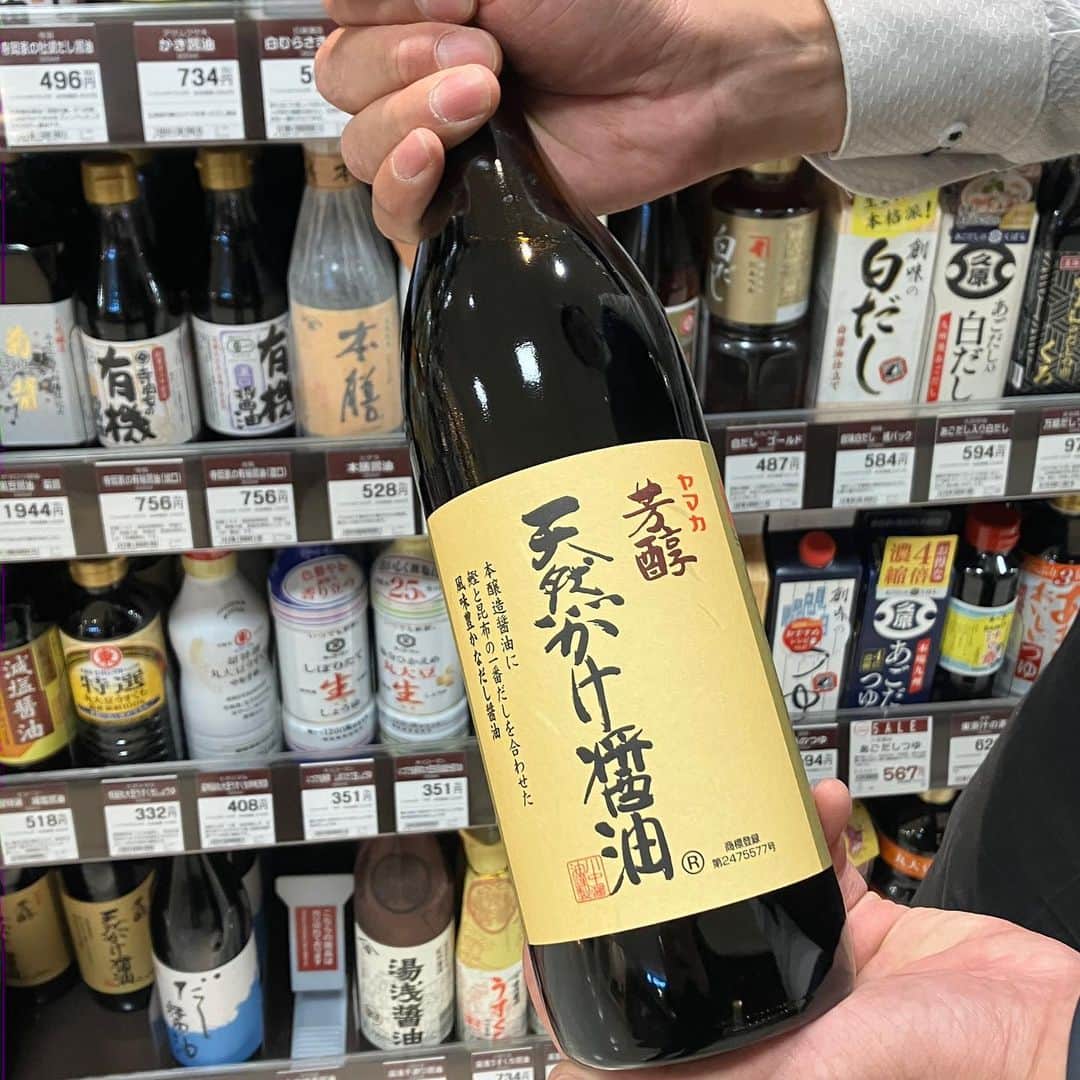daimarusapporoさんのインスタグラム写真 - (daimarusapporoInstagram)「調味料マニアがおすすめを厳選🔥👀 地1階 ほっぺタウンの「グロサリー売場」をじっくり見たことはありますか？  実はここには、全国のおいしい調味料がいっぱいなんです😳  ただいま売場では【調味料マニアも感動した調味料10選】フェアを開催中🎊 普段の料理をぐっとランクアップさせてくれる調味料を、調味料マニアである店長・松本さんが厳選して紹介してくれました☺️  詳細は大丸札幌店HP(@daimarusapporo)にも掲載中です！  🥇1番人気のおすすめ調味料は…… 【佐々長醸造 老舗の味つゆ】(2枚目) ファンの多いめんつゆは、ざるそばにもかけそばにも大活躍😌  🥇もっと知られてほしい！おすすめ調味料は…… 【顆粒片栗粉 とろみちゃん】(3枚目) 料理がとても楽になるだけでなく、味が馴染みやすくなるのがポイントです🍲  🥇ちょっとマニアックなおすすめ調味料は…… 【OHotグリーン300 粗挽きトウガラシ】(4枚目) にんにくが入った唐辛子が、びっくりするほど辛くて美味しいんだそう🌶️ 少ない量でかなり辛くなる、辛党の方に推したい調味料です！  調味料を変えるだけで、いつもの一品がもっと美味しくなりそう。 その他のおすすめ調味料も、食卓に取り入れたくなる魅力的なものばかりです☺️  ぜひ店頭でご覧ください！  ※フェアは11/28(火)まで。商品は販売状況により売切れや入荷待ちの場合もございます。  #大丸札幌 #調味料マニア #調味料 #調味料好き #塩 #ラー油 #めんつゆ #醤油 #わさびりーふ #OHot #唐辛子 #とろみちゃん #糀 #ドレッシング」11月20日 16時59分 - daimarusapporo