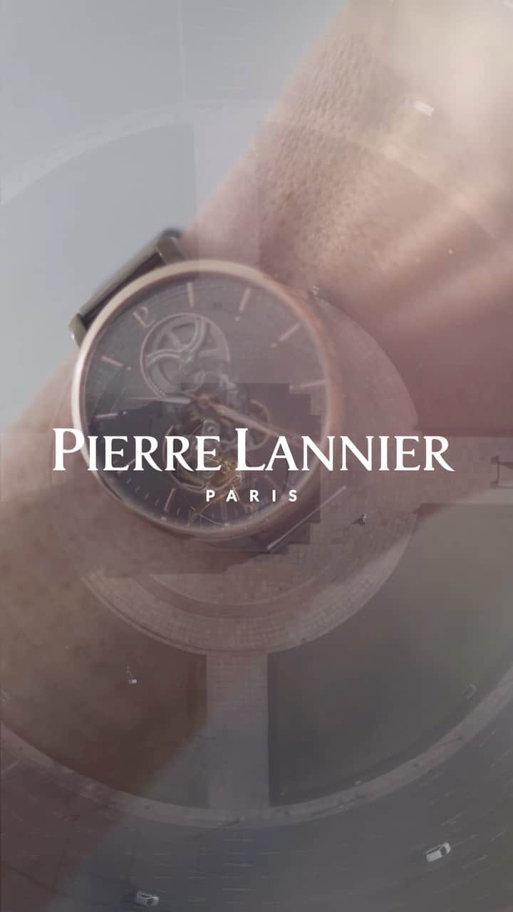 ピエールラニエのインスタグラム：「Pour clôturer notre période d’anniversaire, découvrez nos montres automatiques dans notre écrin favori… Paris !  #pierrelannier #horlogerie #savoirfaire #paris #france #watchaddict #watchoftheday #automaticwatch」
