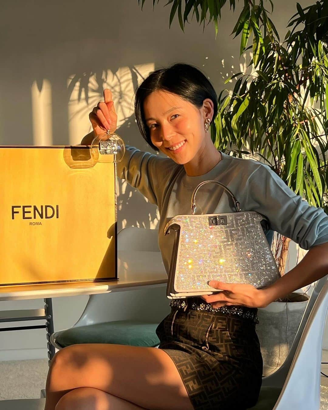 キム・ナヨンさんのインスタグラム写真 - (キム・ナヨンInstagram)「홀리데이 분위기 물씬🎄✨ #FendiGift」11月20日 17時03分 - nayoungkeem