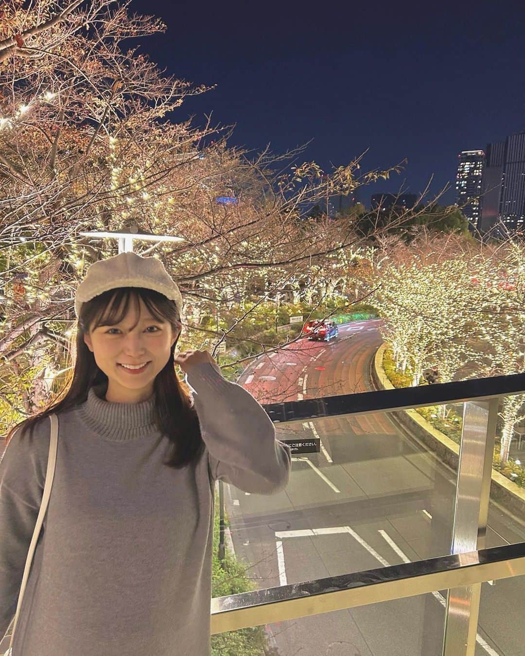 吉田悠希のインスタグラム：「♡ 産まれる前に…！と見に行ったイルミネーション🎄🤍  あらゆる部分（特に顔、肩周辺）が 丸みを帯びているのは見逃してください🤫 食べる、寝るを繰り返し 母子共にスクスク増量中です👶🏻  今年は家族が1人増えた状態で迎えるクリスマス🎄 すごく不思議な感覚です🫶🏻✨」