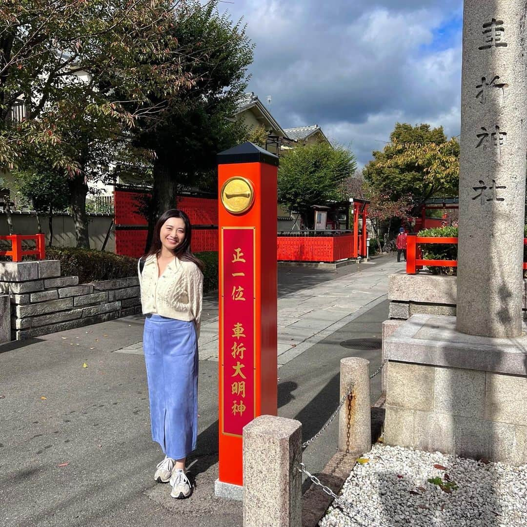 鈴木芳奈のインスタグラム：「車折神社、参拝してきた〜⛩️ 玉垣も申し込んだから、出来上がりがたのしみ〜💫」