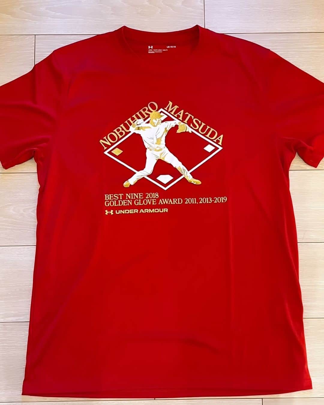 松田宣浩のインスタグラム：「アンダーアーマーさんから、記念Tシャツ作っていただきました‼️感謝‼️」