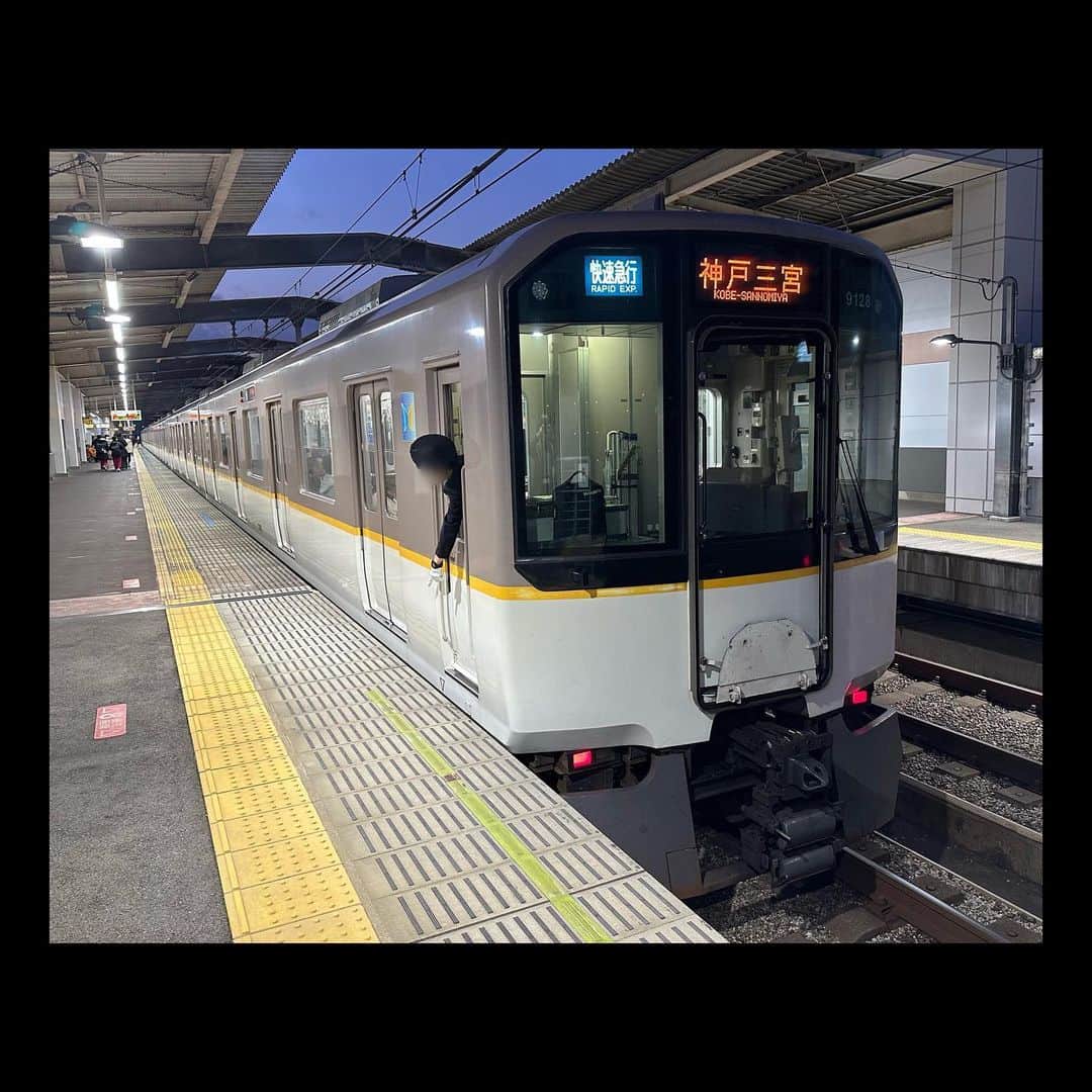 伊藤壮吾さんのインスタグラム写真 - (伊藤壮吾Instagram)「#今日の鉄道 1217番線 尼崎ゆき急行と神戸三宮ゆき快速急行を乗り継いで今津へ。 日本一記念副標、1月末までなので、撮影できて良かったです。」11月20日 17時22分 - sougo05com_rapid