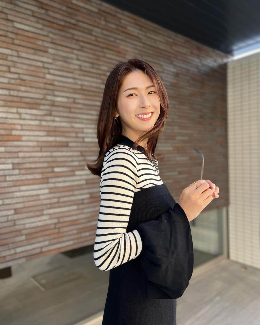 井上麻衣さんのインスタグラム写真 - (井上麻衣Instagram)「モノトーンコーデがすき💓  そして、、長身向けのサイズがある @akte_official が大好きすぎる🥺 ニットもワンピもここのもの✨  ワンピはずれ落ちないように工夫されてるから安心なのです🙌  . . . . #akte#アクテ#ootd#fashion #ママコーデ#公園コーデ#4児のママ#4児の母 #30代コーデ#30代ファッション#長身コーデ」11月20日 17時34分 - mai_inoue
