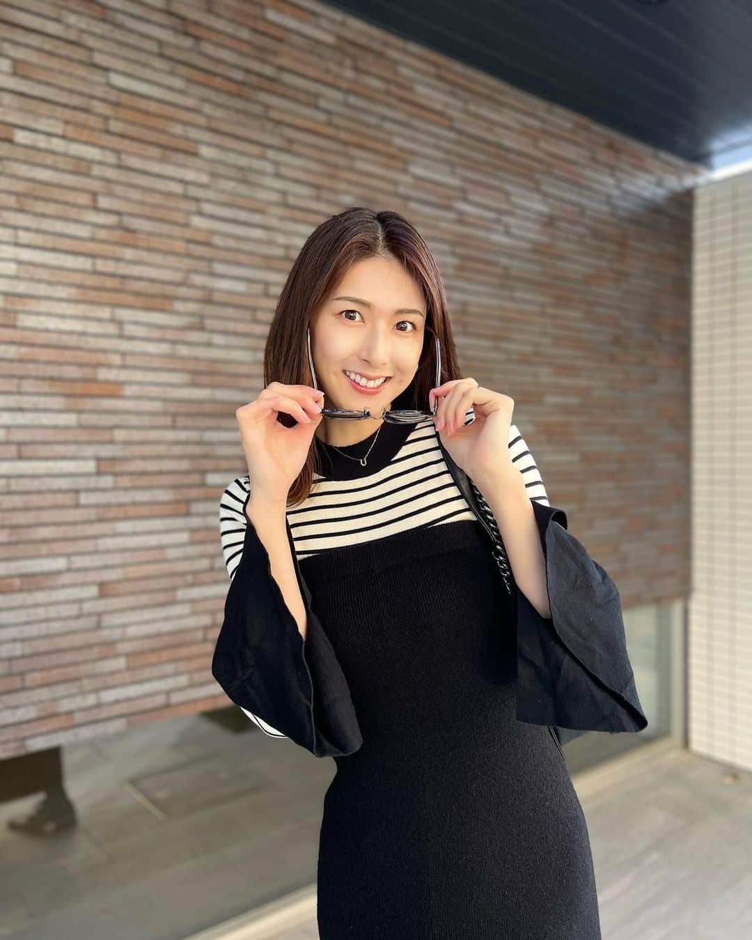 井上麻衣さんのインスタグラム写真 - (井上麻衣Instagram)「モノトーンコーデがすき💓  そして、、長身向けのサイズがある @akte_official が大好きすぎる🥺 ニットもワンピもここのもの✨  ワンピはずれ落ちないように工夫されてるから安心なのです🙌  . . . . #akte#アクテ#ootd#fashion #ママコーデ#公園コーデ#4児のママ#4児の母 #30代コーデ#30代ファッション#長身コーデ」11月20日 17時34分 - mai_inoue