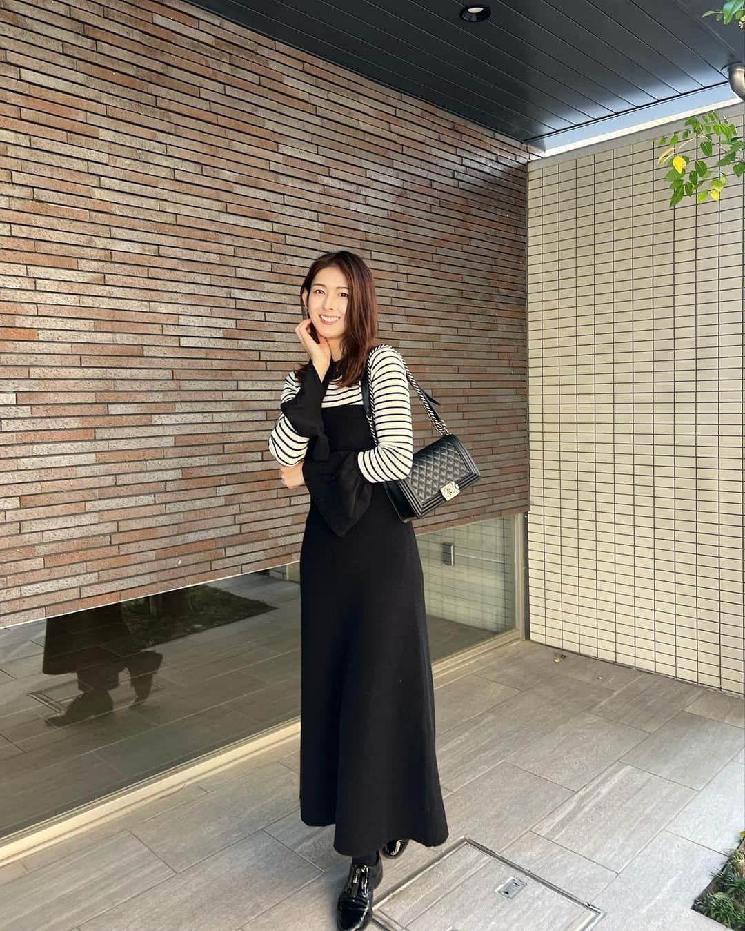 井上麻衣さんのインスタグラム写真 - (井上麻衣Instagram)「モノトーンコーデがすき💓  そして、、長身向けのサイズがある @akte_official が大好きすぎる🥺 ニットもワンピもここのもの✨  ワンピはずれ落ちないように工夫されてるから安心なのです🙌  . . . . #akte#アクテ#ootd#fashion #ママコーデ#公園コーデ#4児のママ#4児の母 #30代コーデ#30代ファッション#長身コーデ」11月20日 17時34分 - mai_inoue