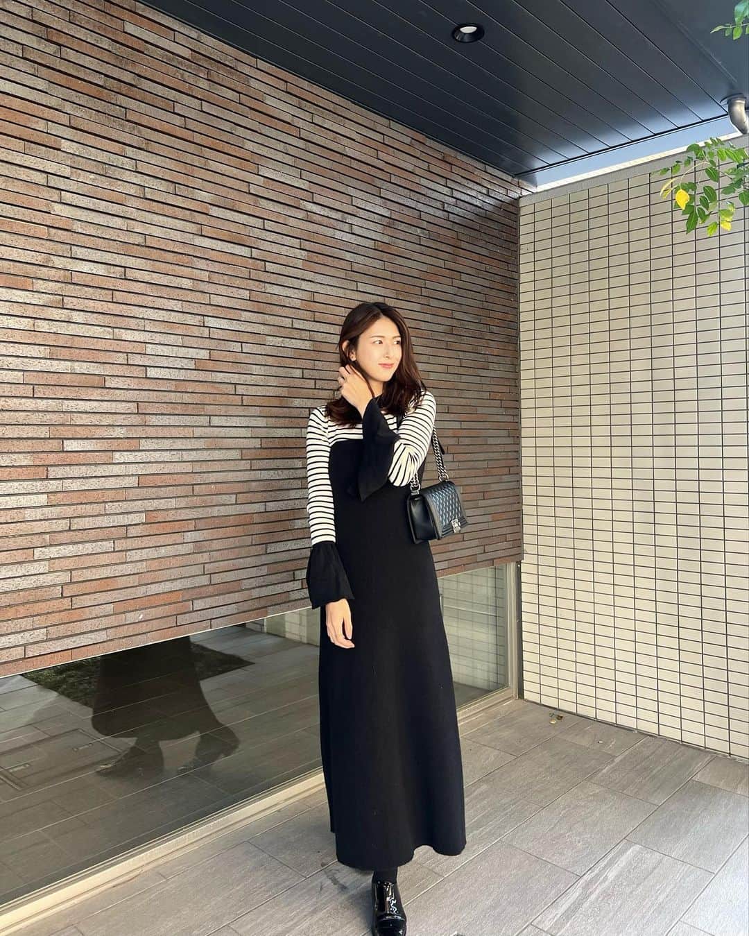 井上麻衣さんのインスタグラム写真 - (井上麻衣Instagram)「モノトーンコーデがすき💓  そして、、長身向けのサイズがある @akte_official が大好きすぎる🥺 ニットもワンピもここのもの✨  ワンピはずれ落ちないように工夫されてるから安心なのです🙌  . . . . #akte#アクテ#ootd#fashion #ママコーデ#公園コーデ#4児のママ#4児の母 #30代コーデ#30代ファッション#長身コーデ」11月20日 17時34分 - mai_inoue