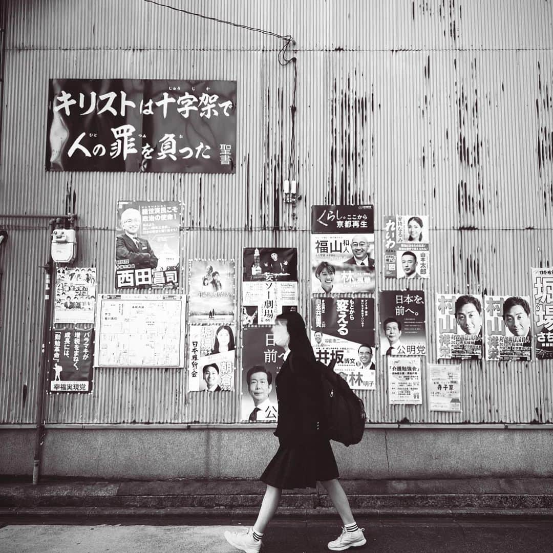 のインスタグラム：「京都の裏路地にある壁の混沌。  #kyoto #京都」