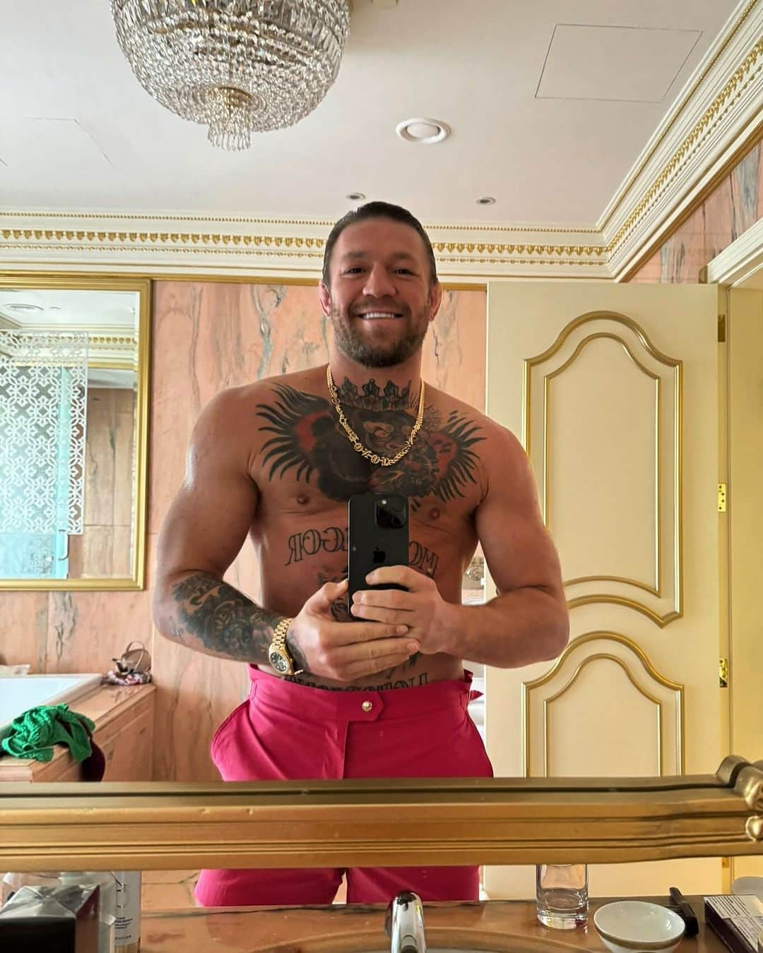 コナー・マクレガーさんのインスタグラム写真 - (コナー・マクレガーInstagram)「Top of the Morning, World 🌞🙏」11月20日 17時27分 - thenotoriousmma