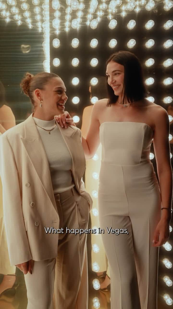 ヒューゴボスのインスタグラム：「What happens in Vegas. #ColinKaepernick, #TrinityRodman, #DonC, #EllieThumann, #BreannaStewart, #AnthonyMackie, #JamieChadwick, and #JohnBoyega joined us for dinner and good times ahead of the Las Vegas Grand Prix #BeYourOwnBOSS」
