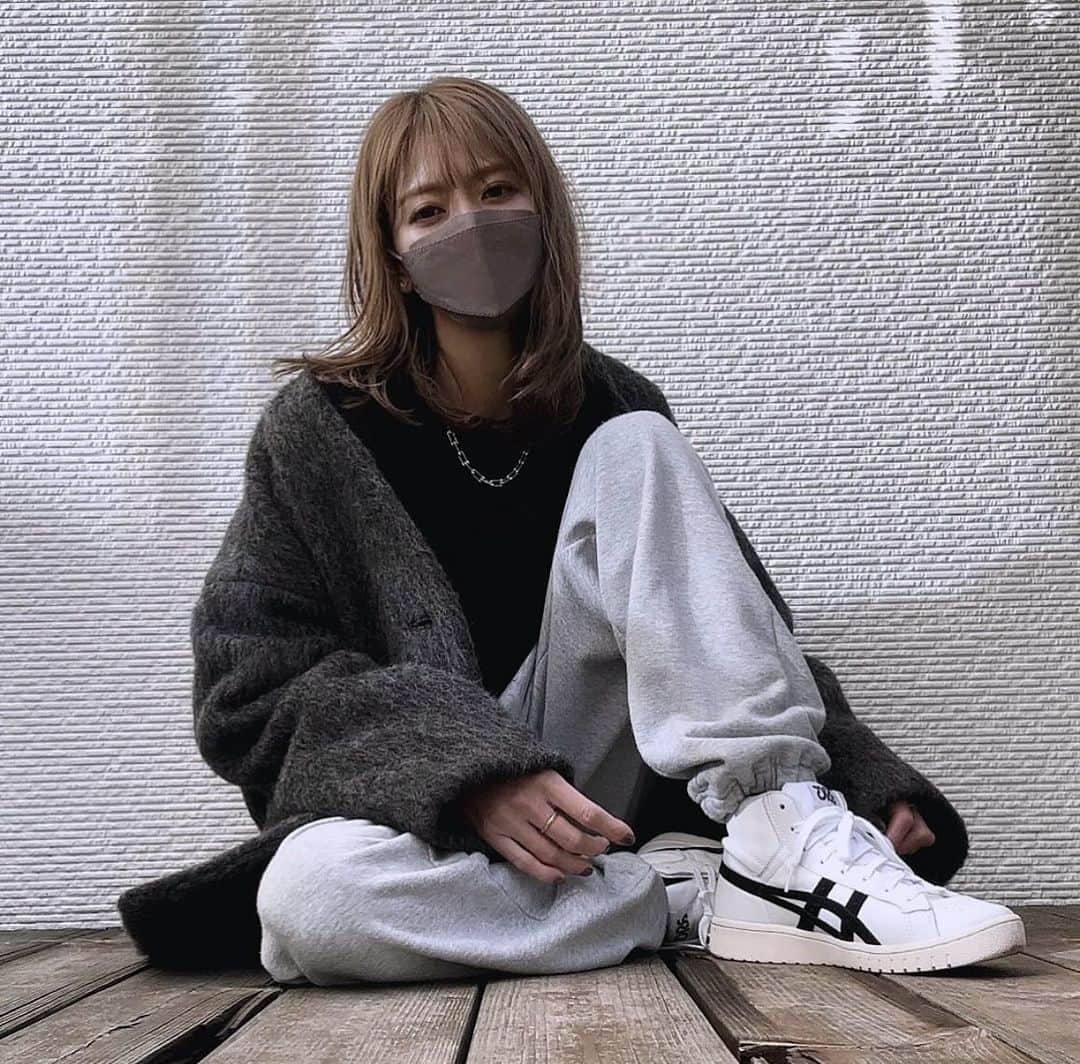 山本明果のインスタグラム：「アシックスも好き👟 ⠀ ⠀ tops / #lavishgate pants / #uniqlo  shoes / #asics」