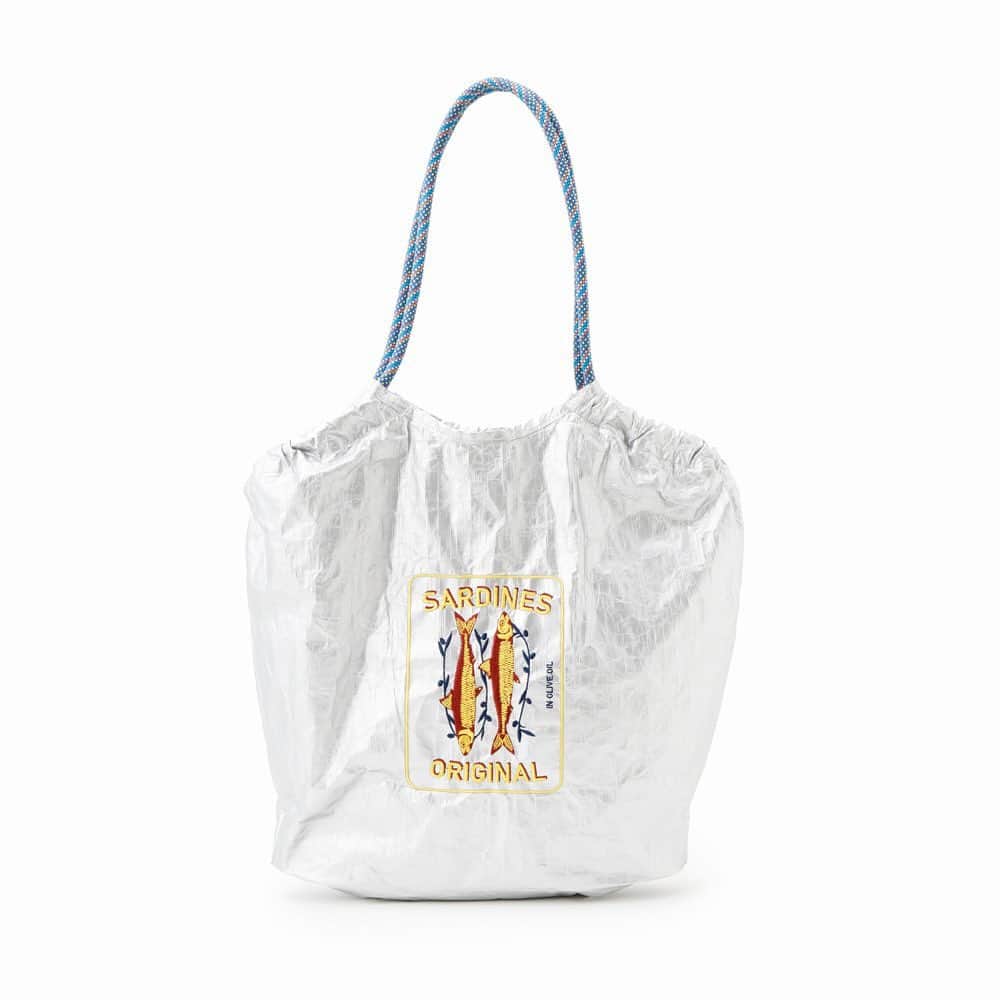 CASSELINIさんのインスタグラム写真 - (CASSELINIInstagram)「🍔 A4-size bag series 🍔 ⁡ food embroidery market bag silver/gold/black ¥6,600（inc.tax） ⁡ square gather tote ivory/lavender/black/multi/beige ¥6,600（inc.tax） ⁡ 🛒ONLINE SHOP TOPページリンクよりご覧いただけます。 🛒原宿店 渋谷区神宮前5-27-8 03-3400-5584 12:00〜20:00 商品の在庫などのご質問はこちらまで💐 @casselini_shop ⁡ #Casselini #23AW #MIXMATCHROMANTICS #bag #A4size #zoz otown」11月20日 17時42分 - casselini_official