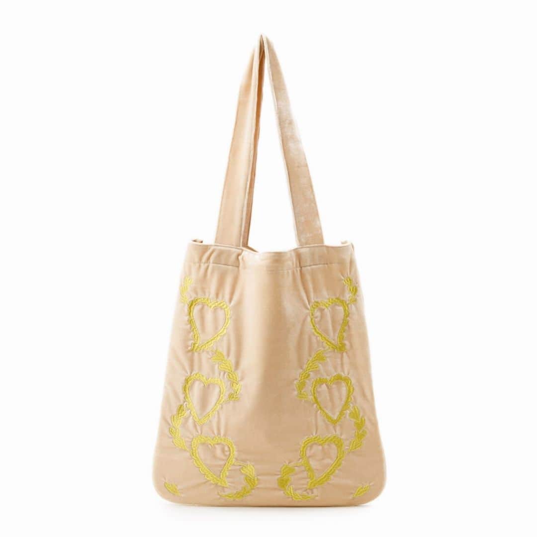 CASSELINIさんのインスタグラム写真 - (CASSELINIInstagram)「🍔 A4-size bag series 🍔 ⁡ food embroidery market bag silver/gold/black ¥6,600（inc.tax） ⁡ square gather tote ivory/lavender/black/multi/beige ¥6,600（inc.tax） ⁡ 🛒ONLINE SHOP TOPページリンクよりご覧いただけます。 🛒原宿店 渋谷区神宮前5-27-8 03-3400-5584 12:00〜20:00 商品の在庫などのご質問はこちらまで💐 @casselini_shop ⁡ #Casselini #23AW #MIXMATCHROMANTICS #bag #A4size #zoz otown」11月20日 17時42分 - casselini_official