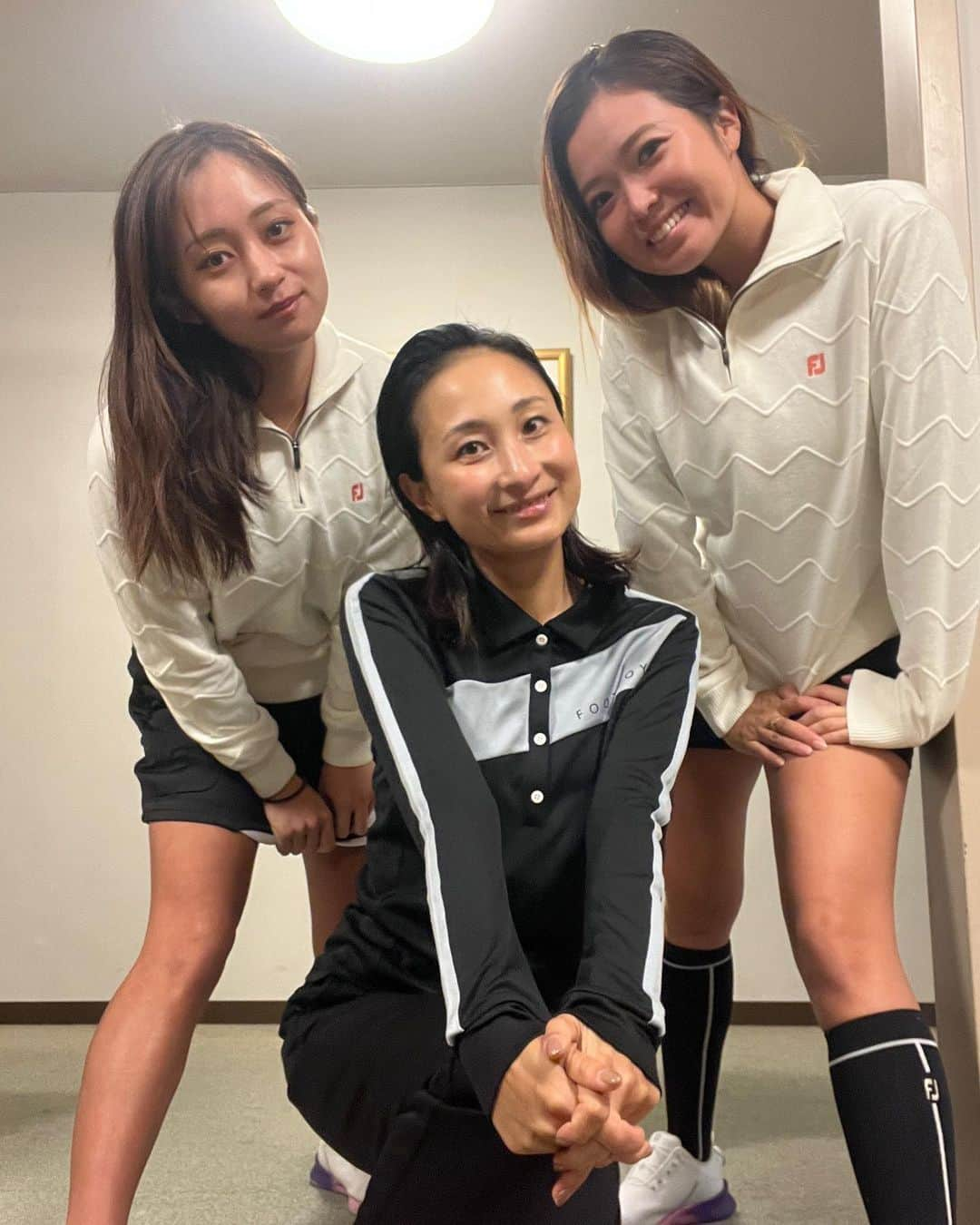 板倉由姫乃さんのインスタグラム写真 - (板倉由姫乃Instagram)「⛳️✨  企業さまのコンペに3人揃って お邪魔した時の⛳️ 最近ちょこちょこ3人集まる機会多くて 嬉しい♡  3人 @footjoy.japan  で揃えてみたよ♡  @amirin.golf  @maichi_golf  @checkitout_golf   #コンペ #ゴルフウェア #フットジョイ #ゴルフコーデ #ゴルフアパレル #チェケラーgolf」11月20日 17時35分 - yukigol6