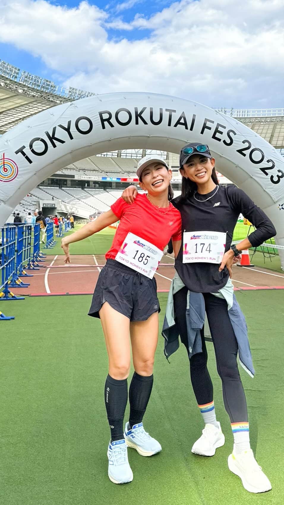 坪井ミサトのインスタグラム：「フェス感覚で楽しめる 新たなランニングイベント 【TOKYO ROKUTAI FES】に参加しました🏃‍♀️❤️‍🔥 @tokyorokutaifes   会場は、足を踏み入れるだけでテンションが上がる 味の素スタジアム🏟️  走る前のウォーミングアップを 担当させていただきました💪  そして、women's run 10kmに参加！ 2kmの周回コースなので すれ違いはみんなで励まし合い👏 とても素敵🥰  走り終わったらヨガでリカバリー🧘‍♀️ 心も体も整いました😌  newbalanceブースも とっても豪華で素敵な空間👟  試し履きができたり、 日本ではあまり馴染みのないフェイスペイントを体験🎨 Hyperfluxで疲れた足をリカバリー🥹 @hypericejp  10kmで重くなった足が軽〜くなりました✨  マラソンだけではなく workoutのカテゴリーもあったり、 走る人も走らない人も楽しめる こんな素晴らしいイベントが もっともっと増えますように❤️‍🔥  みんなで体を動かすって最高ですね😚  @marinakitagawa さん 関係者の皆さま 素敵な機会をありがとうございました🙇‍♀️  @anna さん ご一緒ありがとうございました😘  @tokyomarathonfoundation @tokyorokutaifes  #newbalance #ニューバランス #Runyourway #PR #ロクタイ #6耐 #rokutai #run #running #健康 #work #運動 #運動で健康に」