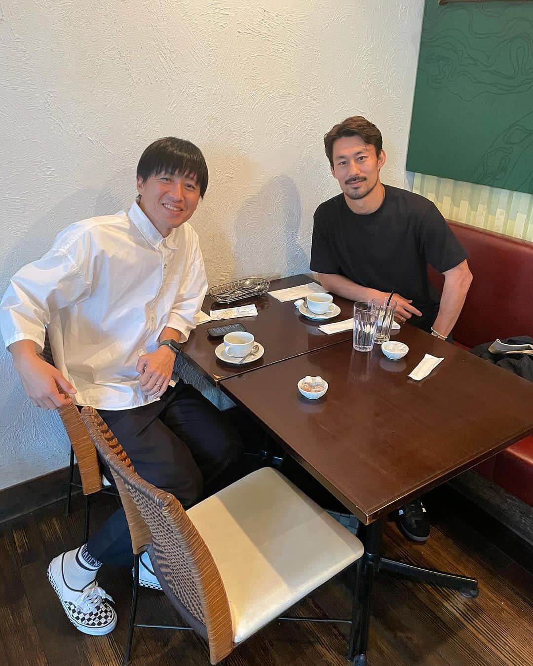 狩野健太のインスタグラム：「サッカー談義3時間⚽️  @akihiro_ienaga先生にサッカー教えてもらいました👍👍  #狩野健太 #家長昭博 #川崎フロンターレ #jleague #pasadena #」