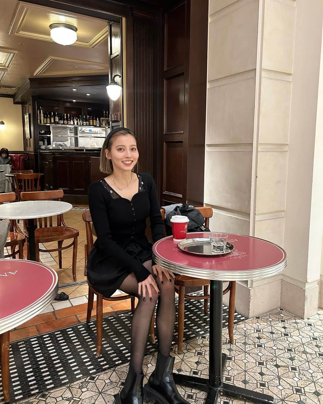 のインスタグラム：「． めずらしめのキレイめコーデ🐦‍⬛🖤 あんまり脚を出さなくなったから 久しぶりに短いキュロットを履いたら寒くて凍えた。笑  キュロットはオールインワンやけど 上からトップスを着てボトムス風に使ってます🤍🤍  tops ：@shein_japan 20873921  pants：@shein_japan 17430609  【クーポンコード：BFJP105】 お買い上げ金額 1～5,999円まではセール価格より15%OFF 6,000円以上は20%OFF(〜2024年1月31日まで)  試すたび、好きが見つかる。届くたび、好きが増えてく。 thank you @sheinofficial  #SHEINblackfriday #SHEINGoodFinds #SHEINforAll #loveshein #ad #saveinstyle #PR」