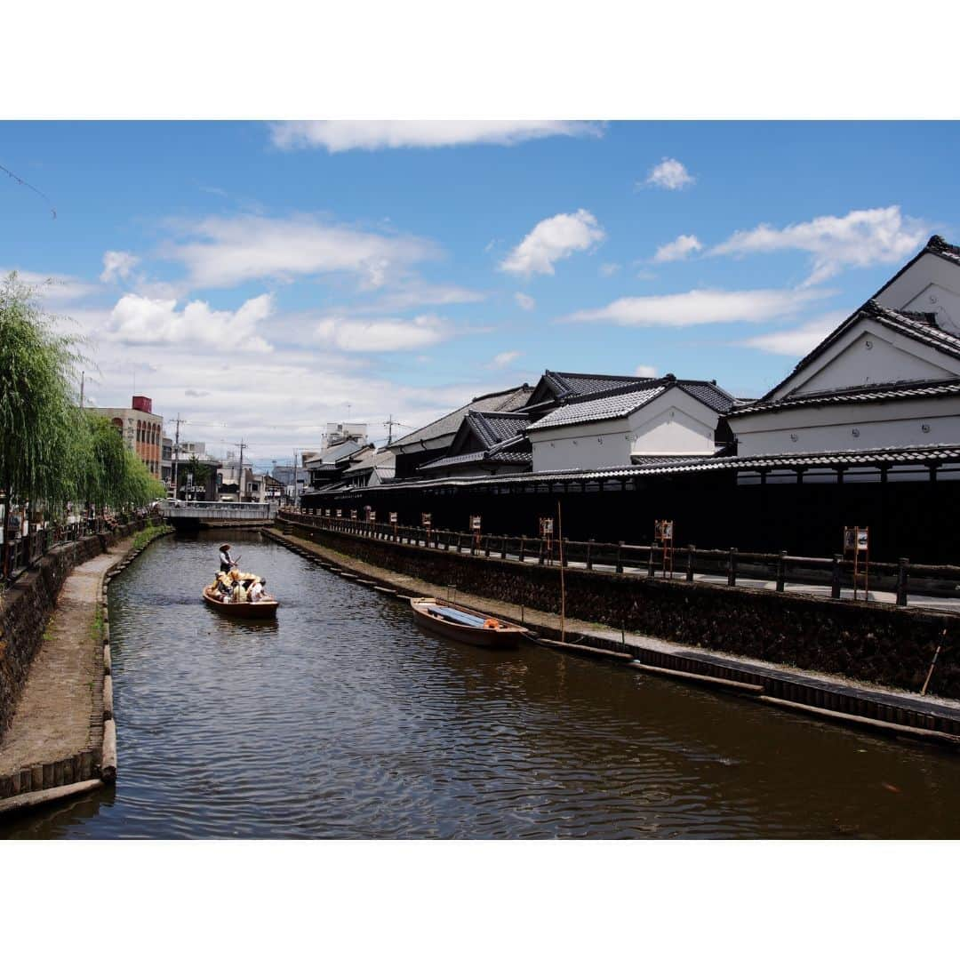 TOBU RAILWAY（東武鉄道）のインスタグラム：「. . 📍Tochigi – Kuranomachi Old Town and Fruit Sandwiches! Enjoy the townscape of Tochigi! . Do you know the area known as Kuranomachi Old Town in Tochigi City, Tochigi Prefecture? The area is called Little Edo for its traditional Japanese feel, and the scenery lined with storehouses ("kura") is amazing! Many historic buildings remain here, so visitors can enjoy a feeling like traveling back in time to Japan's Edo Era. After enjoying Kuranomachi Old Town, be sure to drop by "eat me sandwich," a fruit sandwich shop located around a 4 minute walk from Tochigi Station! Here, you can taste large and very cute fruit sandwiches! *The fruits in the sandwiches differ depending on the season. The picture shows a limited edition product. For details, please inquire with eat me sandwich. 📸by @eat.me.sandwich Thank you ! . . . . Please comment "💛" if you impressed from this post. Also saving posts is very convenient when you look again :) . . #visituslater #stayinspired #nexttripdestination . . #tochigi #kuranomachi #sandwich #fruitsandwich #recommend #japantrip #travelgram #tobujapantrip #unknownjapan #jp_gallery #visitjapan #japan_of_insta #art_of_japan #instatravel #japan #instagood #travel_japan #exoloretheworld #ig_japan #explorejapan #travelinjapan #beautifuldestinations #toburailway #japan_vacations」