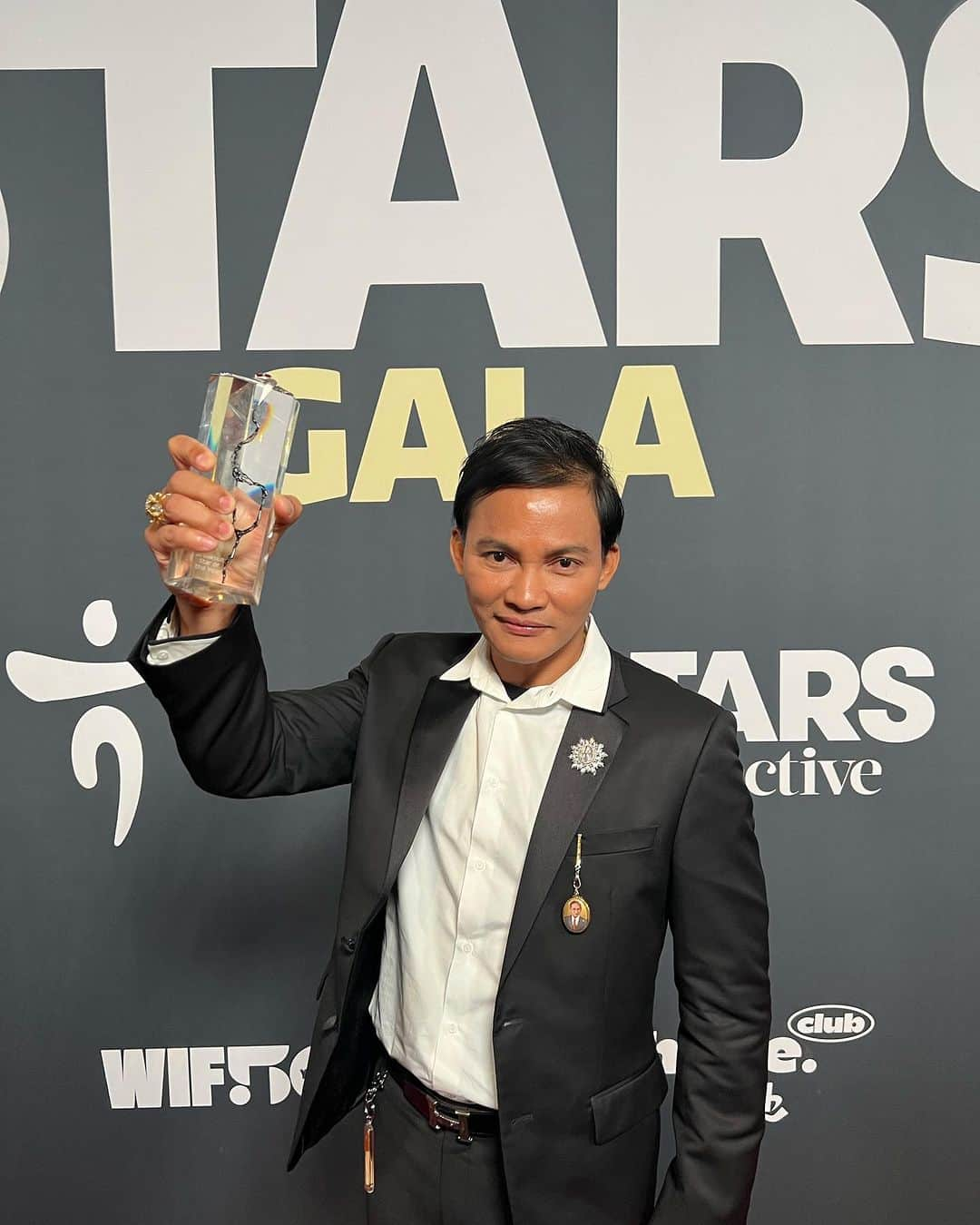 トニー・ジャーさんのインスタグラム写真 - (トニー・ジャーInstagram)「⭐️ STAR  GALA  2023 ⭐️  In Los Angeles, USA 🇺🇸  Breakout Star of The Year  _  TONY JAA 🎉🎉🎉」11月20日 17時54分 - tonyjaaofficial