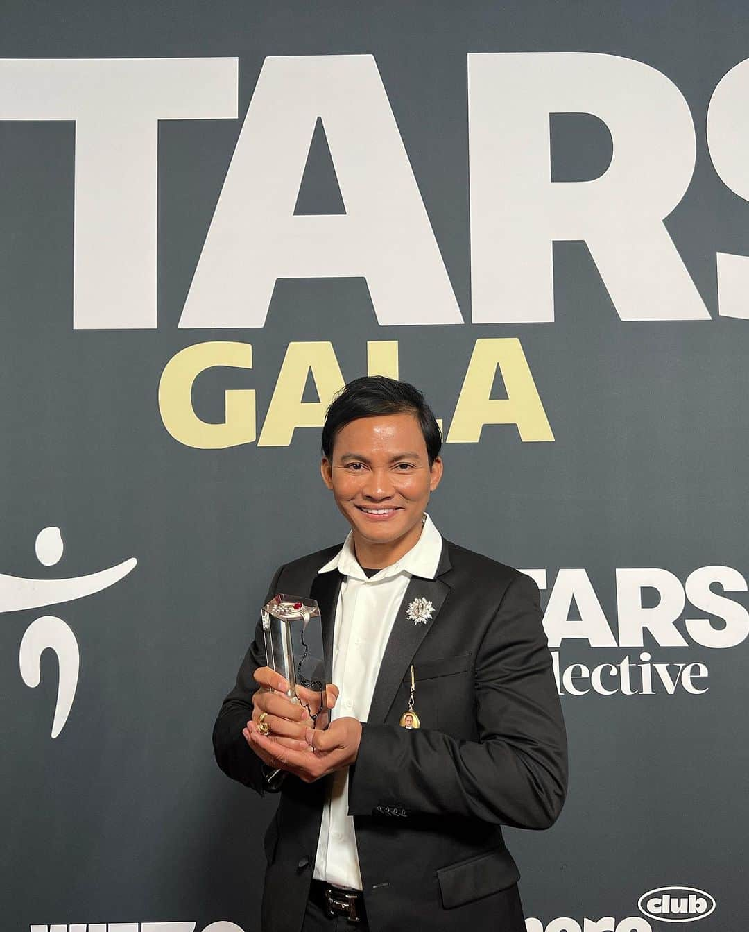 トニー・ジャーさんのインスタグラム写真 - (トニー・ジャーInstagram)「⭐️ STAR  GALA  2023 ⭐️  In Los Angeles, USA 🇺🇸  Breakout Star of The Year  _  TONY JAA 🎉🎉🎉」11月20日 17時54分 - tonyjaaofficial