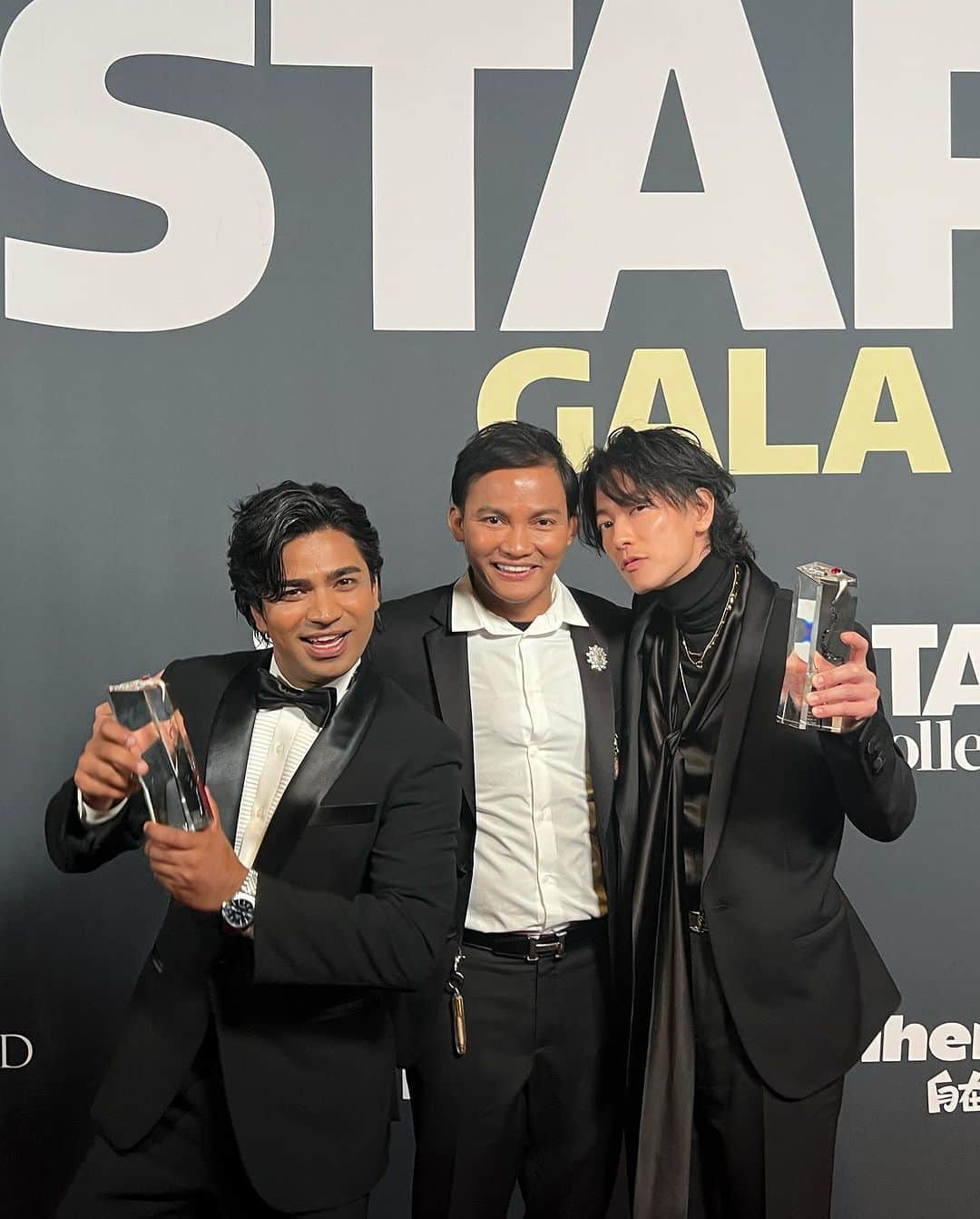 トニー・ジャーさんのインスタグラム写真 - (トニー・ジャーInstagram)「⭐️ STAR  GALA  2023 ⭐️  In Los Angeles, USA 🇺🇸  Breakout Star of The Year  _  TONY JAA 🎉🎉🎉」11月20日 17時54分 - tonyjaaofficial