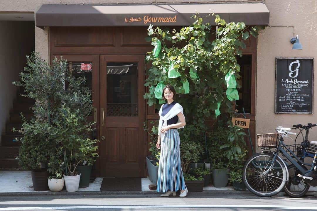 株式会社モリモトさんのインスタグラム写真 - (株式会社モリモトInstagram)「モリモトが運営する、住まいと暮らしをデザインする情報サイトSUMAUにて< 私の好きな街 >をUPしました🎗  今回は、俳優として数々のドラマで活躍をしている小林涼子さん（ @ryoko_kobayashi_ryoko ）をゲストに。世田谷出身で近年では桜新町に農福連携コミュニティファーム「AGRIKO FARM」を開園するなど、世田谷とのかかわりの深い俳優・小林涼子さんに、賑わいの自由が丘エリアからゆったりとした時間が流れる緑が丘エリアの魅力についてお伺いしました😌✨ ⁡ ＊＊＊＊＊ ⁡ 俳優・小林涼子さんが教える、 日常が華やぐ自由が丘のお気に入り＜後編＞ ⁡ ＊＊＊＊＊ ⁡ 記事は、@morimoto_sumau のプロフィールトップURLより是非ご覧ください🎗  ⁡ ⁡ #morimoto #モリモト #sumau  #女性 #家 #マンション #住まい #mansion #house #lifestyle #私の好きな街 #世田谷 #小林涼子」11月20日 17時56分 - morimoto_sumau