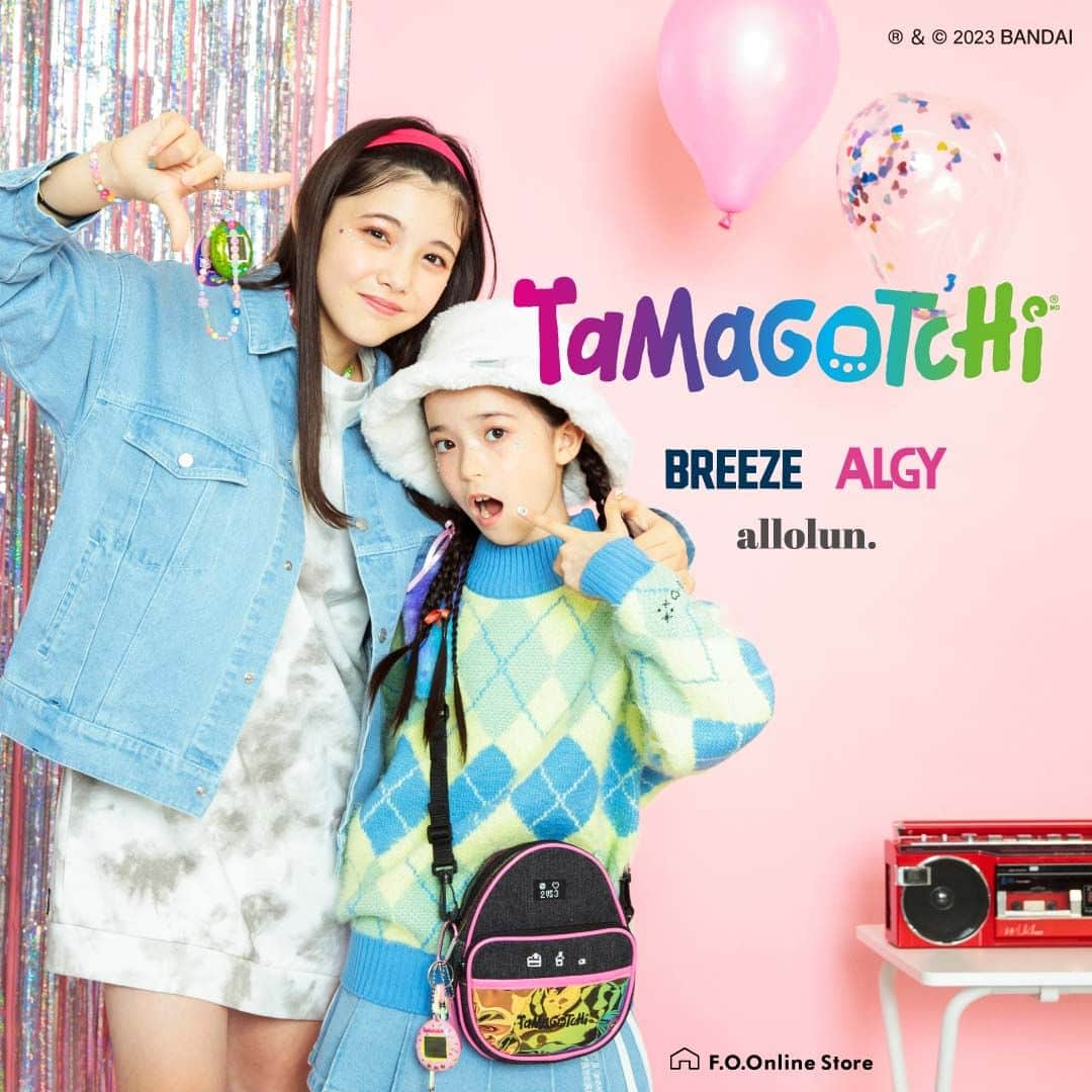 エフオーオンラインストア 子供服のインスタグラム：「【Tamagotchi×BREEZE】懐かしいけどイマドキ！『#たまごっち』とのスペシャルコラボ発売 ----------------- 11/22(水)12：00～たまごっちコラボ販売スタート ※オリジナルたまごっち販売は11/23(木)10：00～販売スタートです！ -----------------  BREEZEガールに『たまごっちコーデ』ができちゃうコラボアイテムが登場👀✨ Y2Kコーデにピッタリのデニムジャケット＆プリーツスカパンにはさりげなく『たまごっち』のボタンや、刺繍が入っています♪  他にもたまごっちカラーをイメージしたニットや、たまご型ポケットがついたワンピース、 ネイルチップやミラーなどコスメグッズまで幅広いラインナップ✨ オリジナルたまごっちの販売も見逃せない⚡  親子おそろいで使えるソックスもあるので 親子リンクもできちゃいます◎  姉妹や仲良しちゃん同士でおそろいコーデをたのしんでね！  ======================= 商品詳細や価格は ショッピングタグからご覧いただけます★ =======================  #たまごっち #Tamagotchi #foonline #BREEZE #ブリーズ #ALGY #アルジー #allolun #オールオルン#Y2K #Y2Kファッション #子供服 #こどもふく #キッズコーデ #女の子コーデ #おしゃれキッズ #おしゃれキッズと繋がりたい #リンクコーデ」