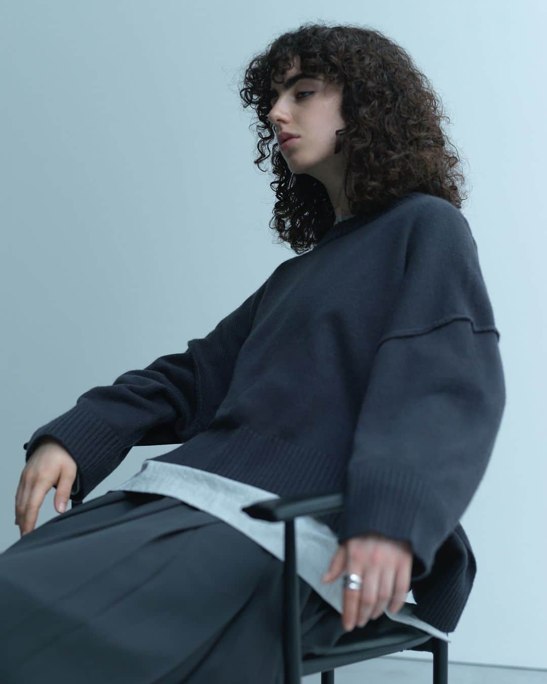 mizuiro ind / ミズイロインドのインスタグラム：「mizuiro ind Winter 2023 & Early spring 2024  Photograph：Masahiro Yamamoto @yamamoto_masahiro  Stylist：Mayu Takahashi @jasmayu  Hair：Kazuhiro Naka @kazhironaka  Make up：Suzuki @suzuki_makeup  Videographer：Koki Hirano (tryout) Model：Nikoletta (Lotus) @nikoleta_alafouzou   #mizuiroind  #ミズイロインド #winter #earlyspring」