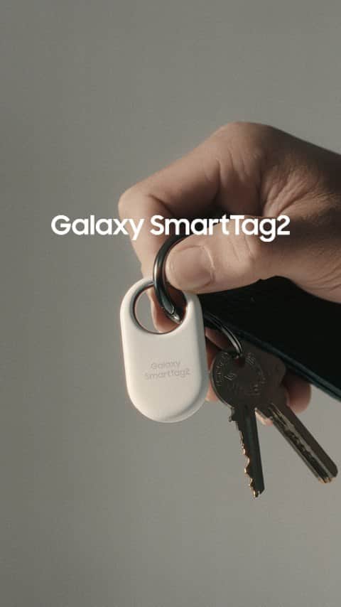 Samsung Mobileのインスタグラム：「Lost something at home? The #GalaxySmartTag2's got your back! Even when your keys are playing hide-and-seek nearby, Compass View will guide you straight to them.  Learn more: samsung.com」