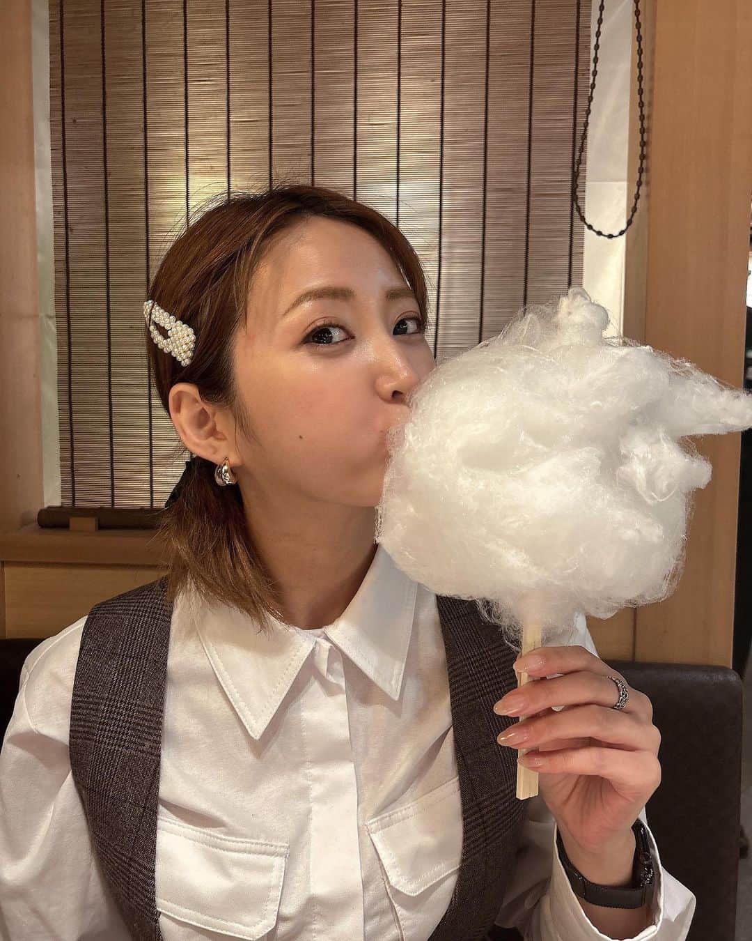 宮崎華帆さんのインスタグラム写真 - (宮崎華帆Instagram)「_ 久しぶりに前髪を分けてみました😊♡  綿菓子は大好きなのです😘😘  明日から競輪祭が始まりますね！！！ 楽しみみみみ🥰🥰」11月20日 18時05分 - seto09nami