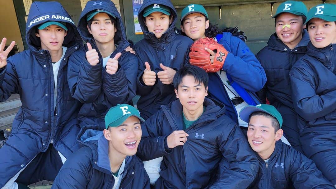 下剋上球児のインスタグラム：「💚😬  OBから新年度までみんなでパシャリ📸  7話初登場！！ 2018年度入学の阪くん&三鬼くんの姿もあります✨ どんな登場になるかはお楽しみに！  #tbs #日曜劇場 #下剋上球児 #11月26日よる9時第7話放送✨」
