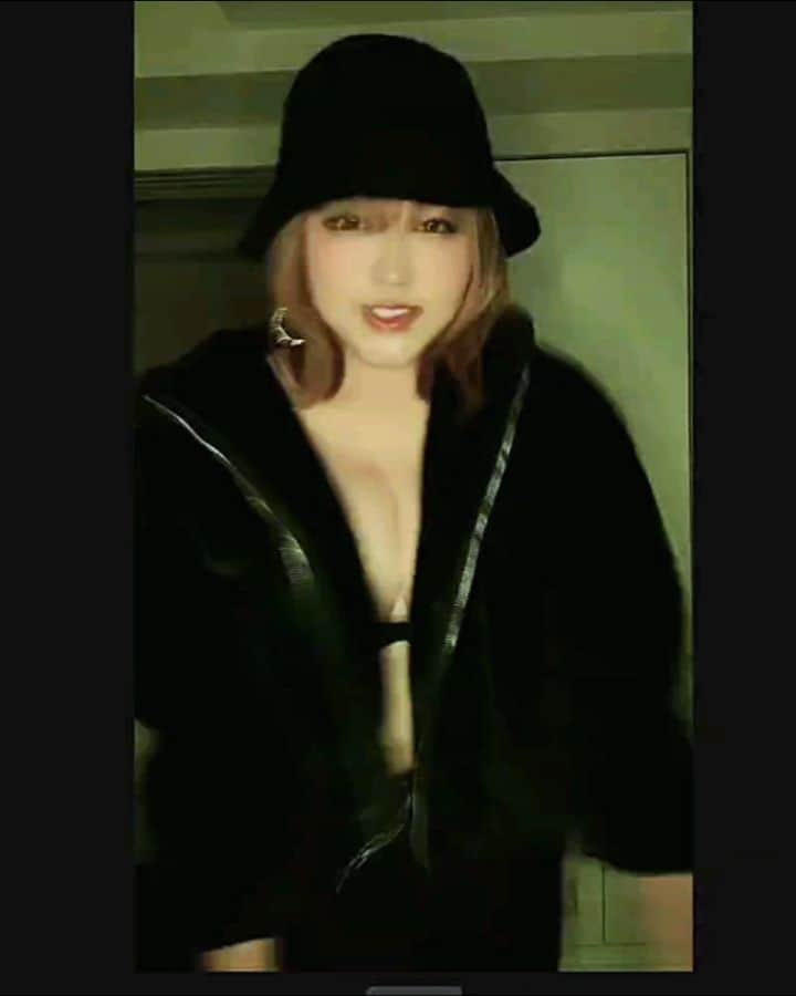 りんごちゃんのインスタグラム：「謎に笑っちまって失敗作。  #tiktok  #あんたっちゃぼー」