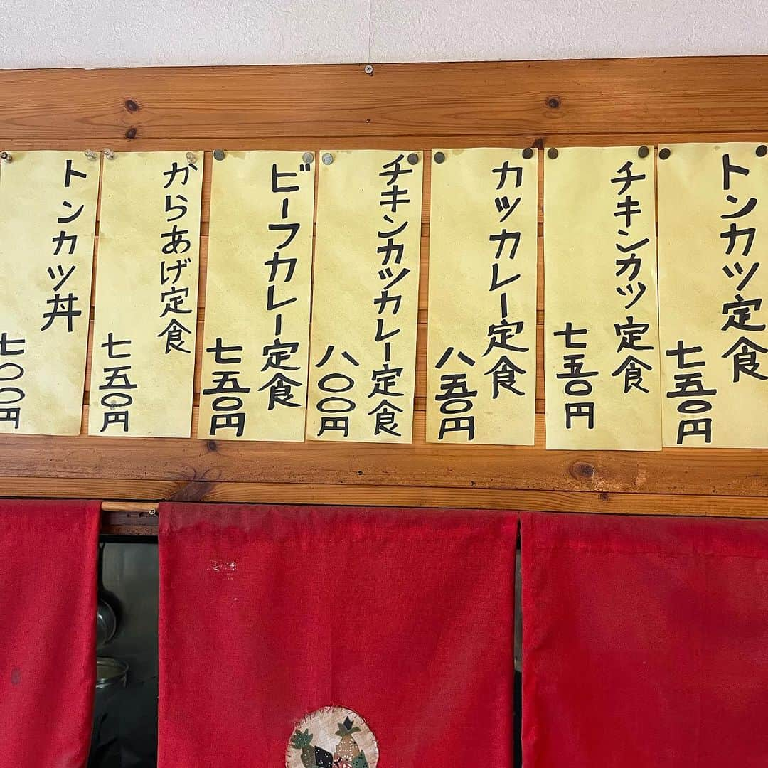 アンジェラ佐藤さんのインスタグラム写真 - (アンジェラ佐藤Instagram)「北区の有名デカ盛り店！牛太郎なーり！！  みよ！このボリューム！！！そしてどれも安い！ 納豆定食500円は激安！！🙌   #牛太郎 #北区のデカ盛り #札幌デカ盛り  #高コスパ #漫画盛り」11月20日 18時16分 - angela_satou