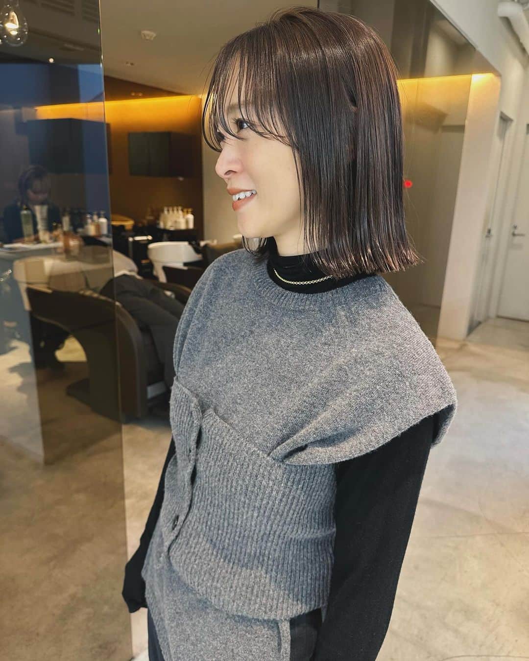 野尻美穂のインスタグラム：「髪の毛染めたよ😉 これは何色？ @kaori_yonezawa   #hairstyle」