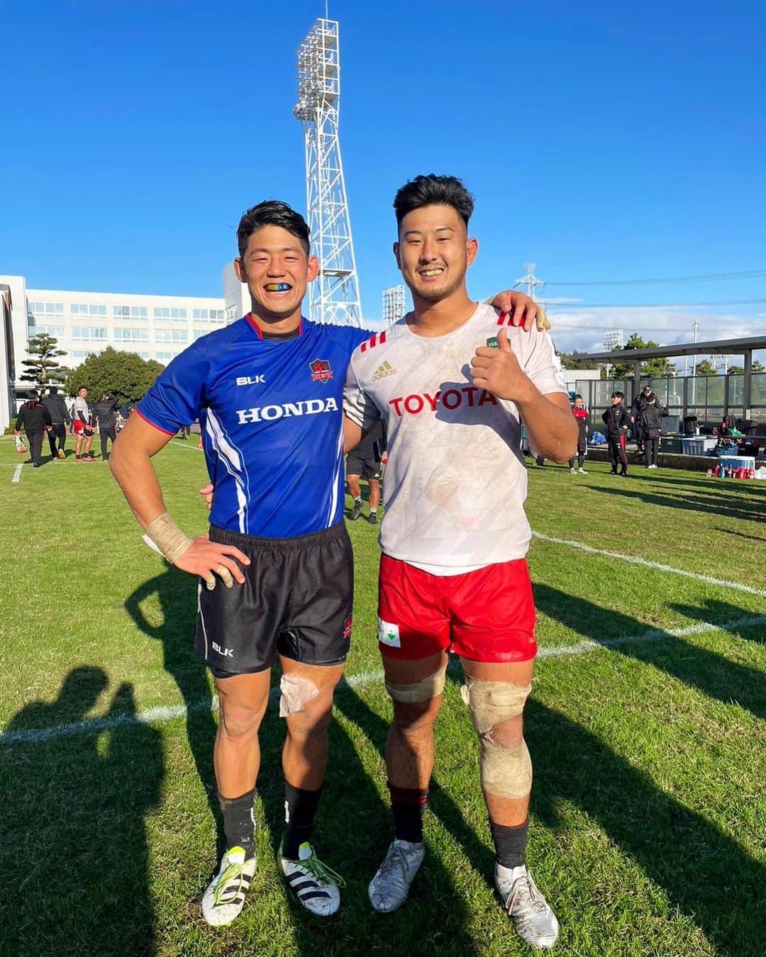 藤田慶和のインスタグラム：「vs Toyota Verblitz⚡️ 0-21 Lost.. 試合で出た課題を次に繋げれるように頑張ります！！ スクールの後輩の一瑳とエディーJAPANでお世話になった通訳のジュリアさんと📸 仲間との再会は嬉しい限りです！！ #三重ホンダヒート #アウル洛南ジュニアrfc #リーグワン」