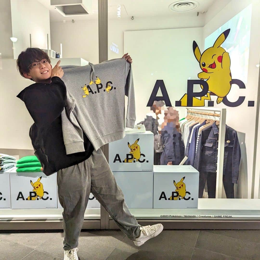 松丸亮吾のインスタグラム：「どうしても欲しくて奮発して買っちゃった…！  #APC #ポケモン コラボ #パーカー ！！たくさん着て元取る！！  #pokemon #pokémon #ピカチュウ」