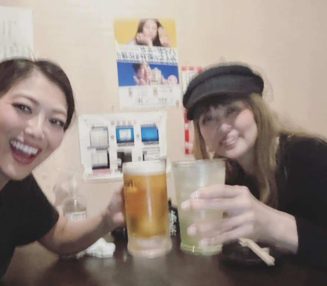 Liaのインスタグラム：「ブレちゃったけど、2人でお疲れ様会。京都でカンパーーーイ🍻 楽屋も一緒だった彩菜ちゃんと💓」