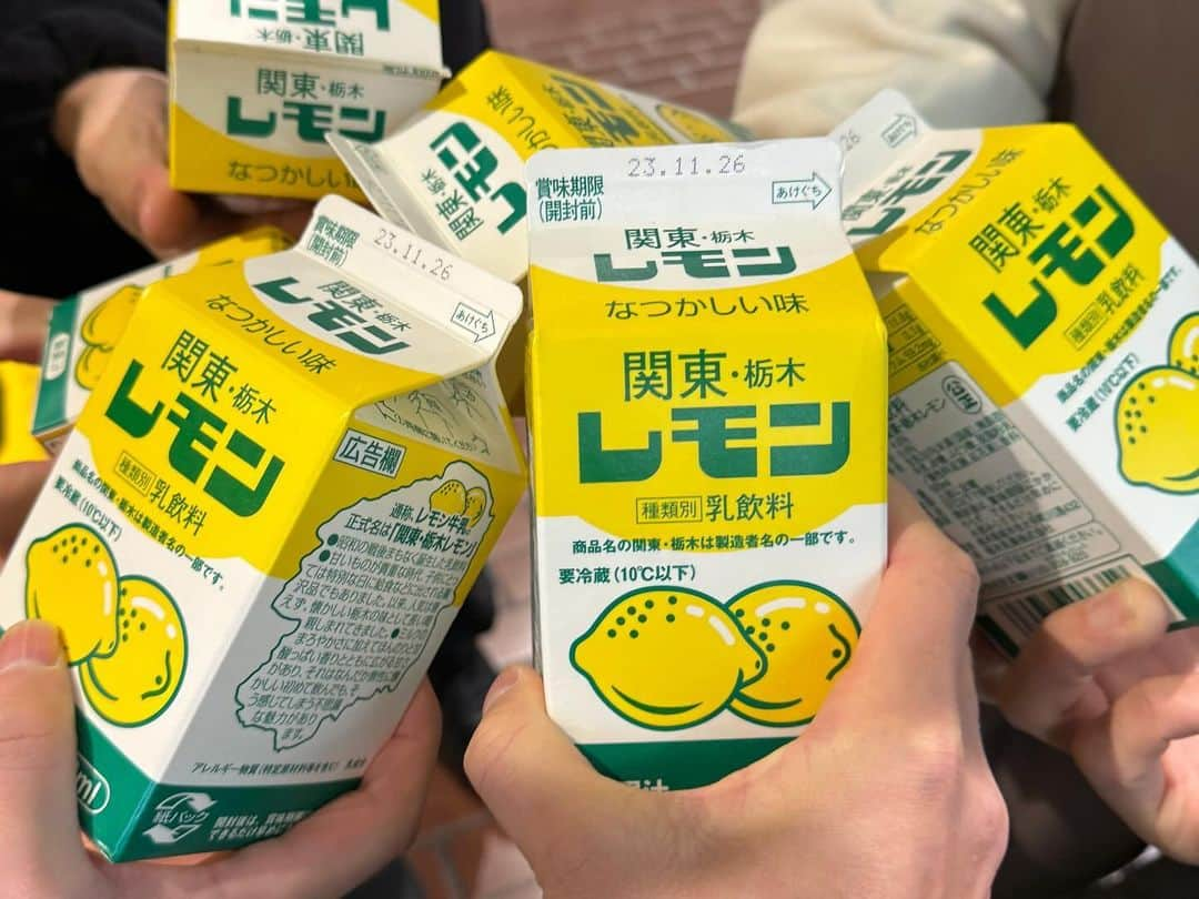 岩城滉太さんのインスタグラム写真 - (岩城滉太Instagram)「カンデオホテルズ宇都宮「スカイスパ」  「サウナシュラン2020」で特別賞を受賞してる地上14階56ｍの「外気浴スペース」を有する至高のサウナは最高でした。  綺麗なサ室にオートロウリュで、少し冷た目の水風呂に開放的なととのいスペース。 （写真はもちろんありません笑笑 ）  ホテルのお客さんに混じって僕たちガチサウナーがロビーに並ぶのは少々浮いてましたが、高級感満載で身も心もととのいました。  そして、サ飯は宇都宮駅周辺のラーメンの名店「コレキヨ」さんの醤油ラーメンとマグロ節の卵かけご飯。  キマりました。  帰りがけにレモン牛乳買ってみんなで飲んでたら栃木婦人に「おいしい？」と絡まれる土地も人柄も暖かい素晴らしい場所でした！！また行きます！！  #sauna #spa #カンデオホテルズ宇都宮 #栃木県 #宇都宮 #レモン牛乳 #らーめん #tkg」11月20日 18時29分 - kota_iwaki