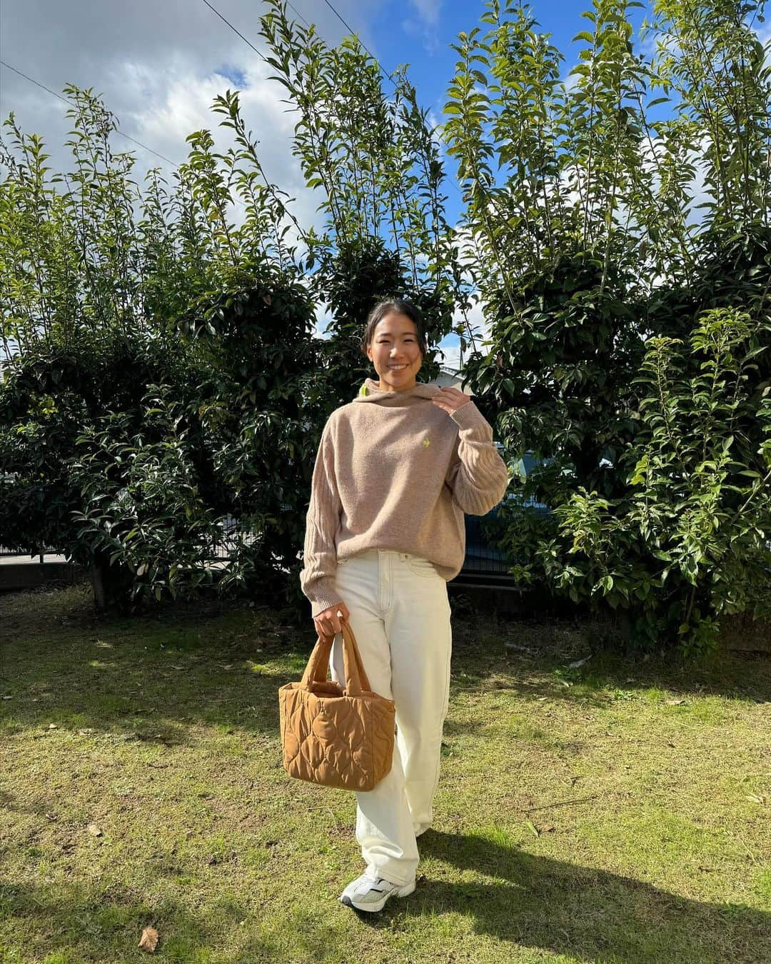 日比野菜緒さんのインスタグラム写真 - (日比野菜緒Instagram)「@lecoqsportif_japan のリジュームコレクション🍂❄️  仕事もスポーツも生活も喜びにあふれ、充実した日常を送る魅力的な大人へ向けたワンランク上のスポーツウェア✨  わたし的推しポイントは、縫い目がなく、チクチクしない着心地の良さ！ 楽チンだけど、キレイめに見せたい時にサラッと着られるニットです😘💕  リジュームアイテムを是非チェックしてください！！」11月20日 18時32分 - naohibino_1128