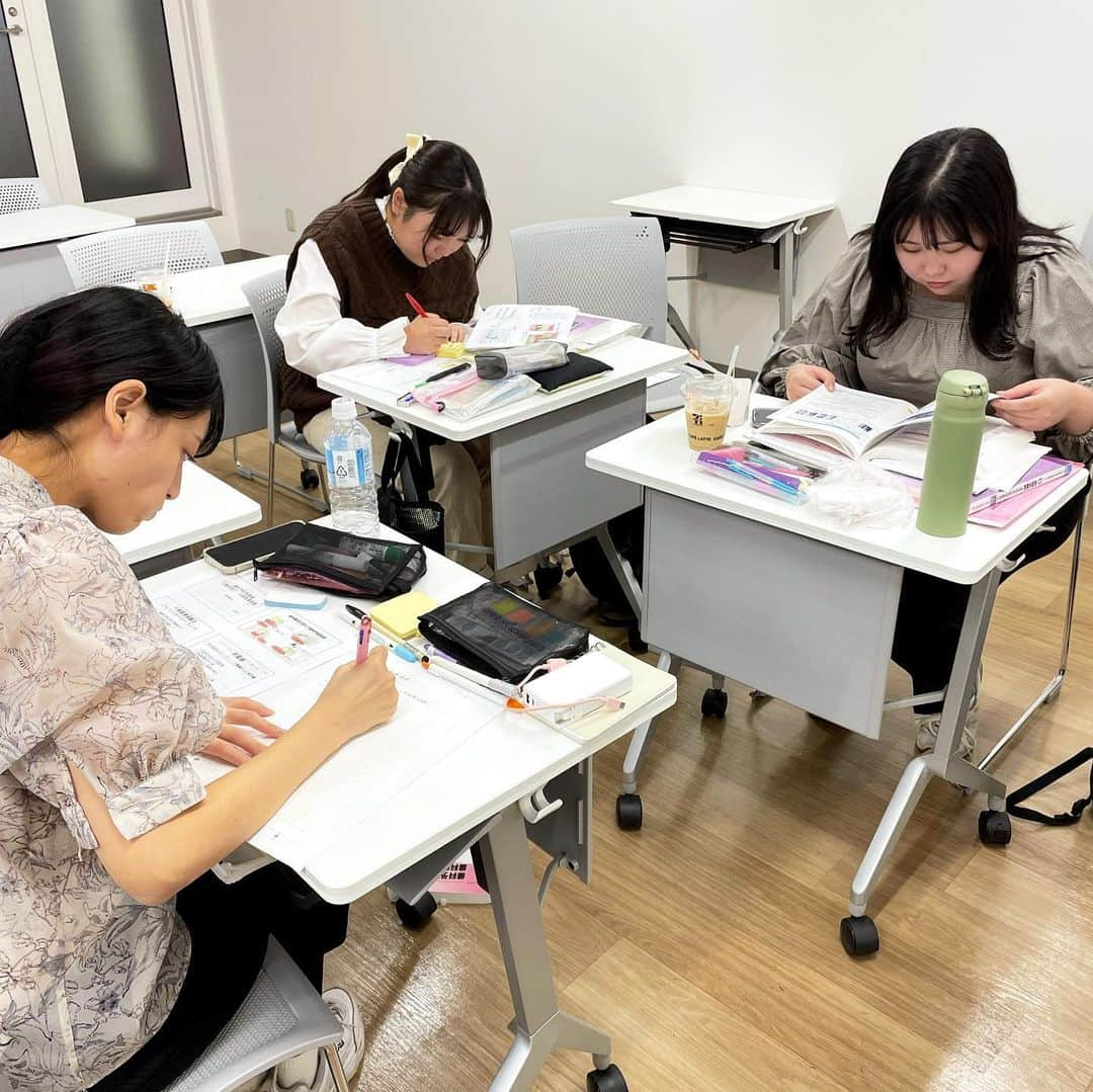 東京医薬専門学校さんのインスタグラム写真 - (東京医薬専門学校Instagram)「こんにちは！✨ 歯科衛生科3年生です🦷  国家試験まで後104日💡 毎日大変だけど、歯科衛生士🦷目指して頑張ろう🥺❤️！ . ちなみに、、このイラストはみんなから意見のあったキャラを描いてみました🐰💕 笑  . #東京医薬 #医薬#歯科衛生士科#歯科衛生士の卵  #国家試験#国家試験勉強 #歯科衛生士国家試験」11月20日 18時43分 - tokyo_iyaku