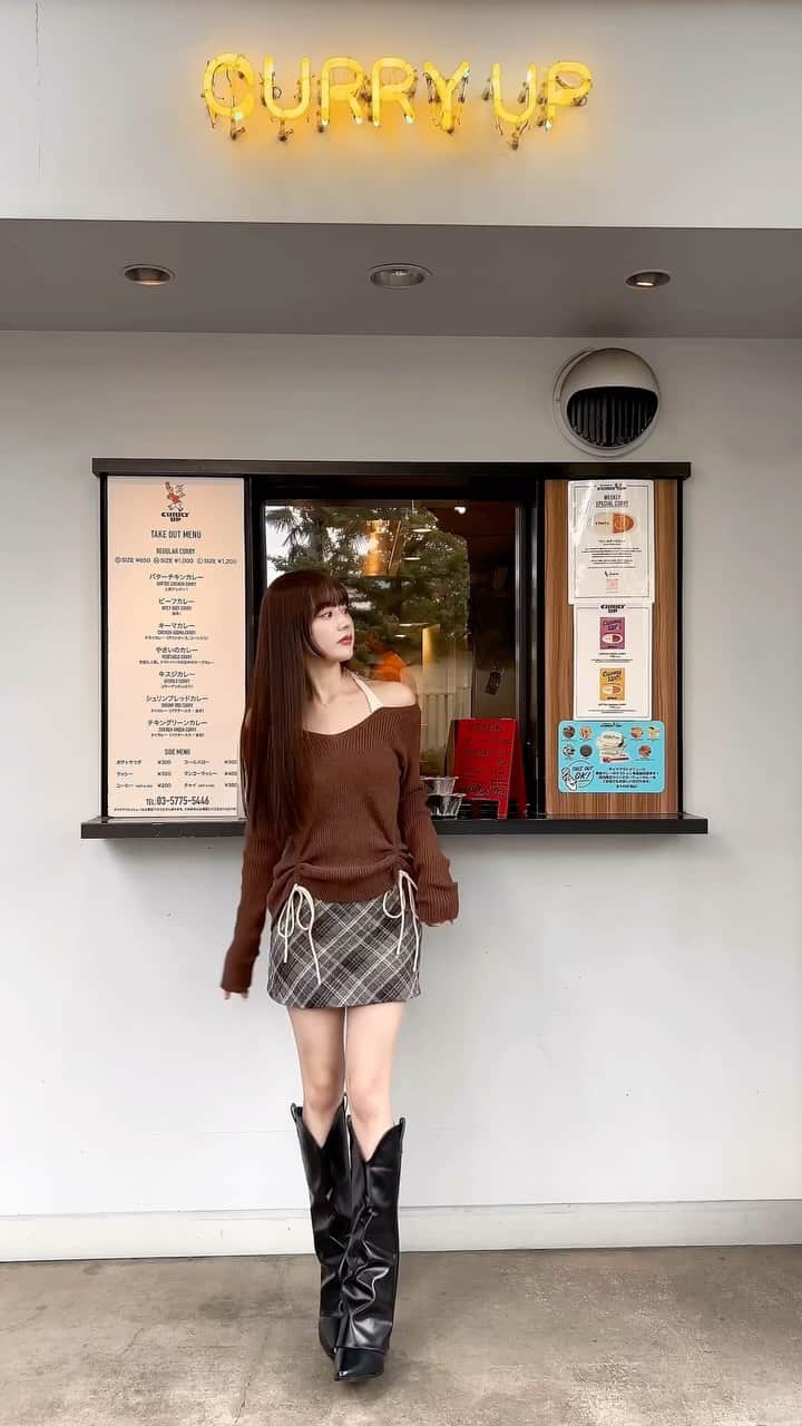 加藤美南のインスタグラム：「秋服最近買った全身コーデ🍂🧣  個人的に秋服が1番好きなのですがこのコーデは特にお気に入りで全身SHEINで揃えました📸寒くなる前にこういうコーデでお出かけしたかったから嬉しい🌞  tops 👚23371346 skirt 👖11930895 boots 👢 20394027  クーポンコード割引使ってね→BFJP369 試すたび、好きが見つかる。届くたび、好きが増えてく。のテーマも素敵🧣 @shein_japan  #SHEINblackfriday #SHEINGoodFinds #SHEINforAll #loveshein #ad #saveinstyle #DazyHyunA #pr」