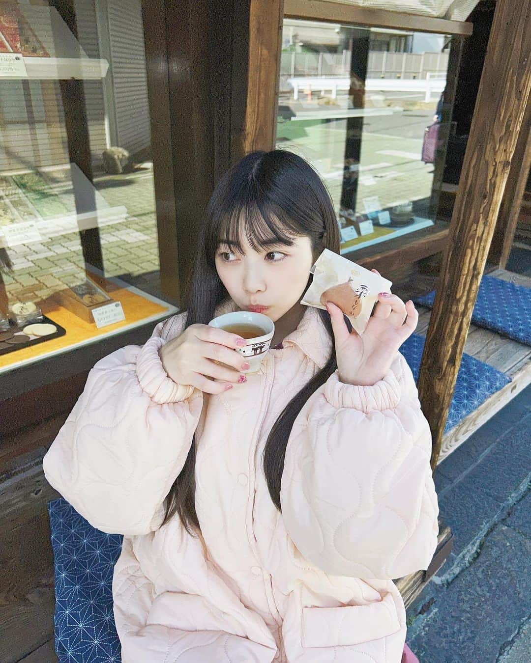  小浜桃奈のインスタグラム：「🍵🌰in.奈良🦌 本番前にちょこっとお散歩したの〜  ピンクのダウンは @renonqleofficial 🎀ｶﾜｲｲ 急に寒くなったので大活躍💕  #pr」