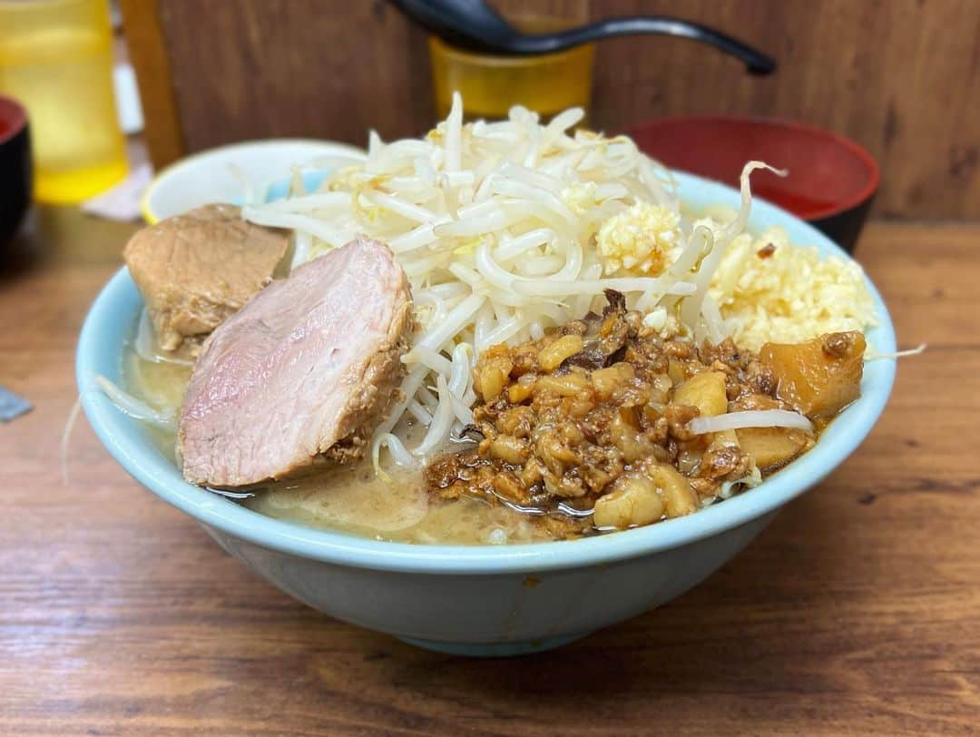 SUSURUのインスタグラム：「久しぶりに池袋二郎行った。 #susuru_tv #ラーメン二郎池袋東口店 #ラーメン二郎 #池袋 #東京  #ラーメン #らーめん #ramen #ラーメン部 #ramennoodles #毎日ラーメン生活 #麺スタグラム #japaneseramen #japanramen #foodstagram #foodie #noodles #instanoodle #instaramen #instafood #東京ラーメン #二郎 #池袋二郎」